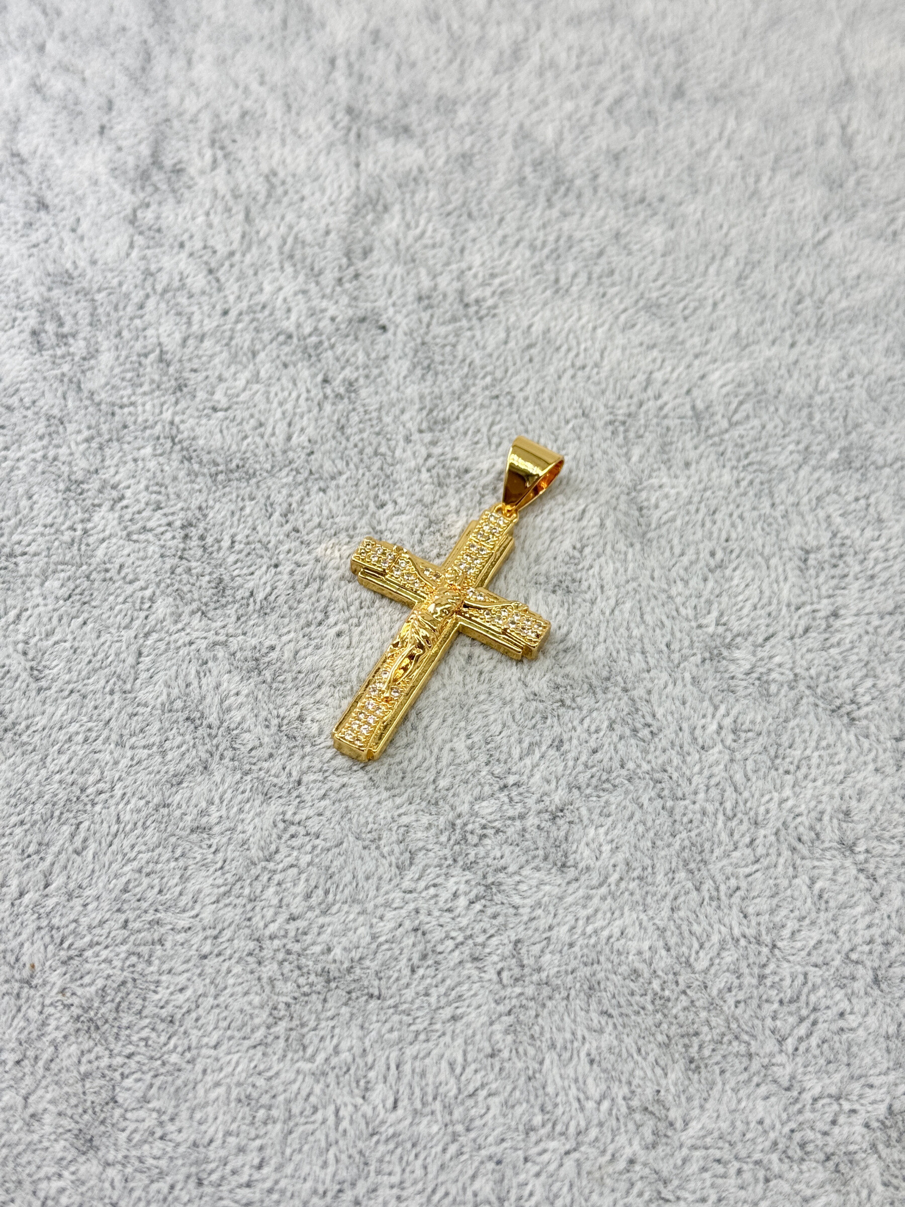 Wholesaler Cecile II - Gold plated pendant with rhinestones