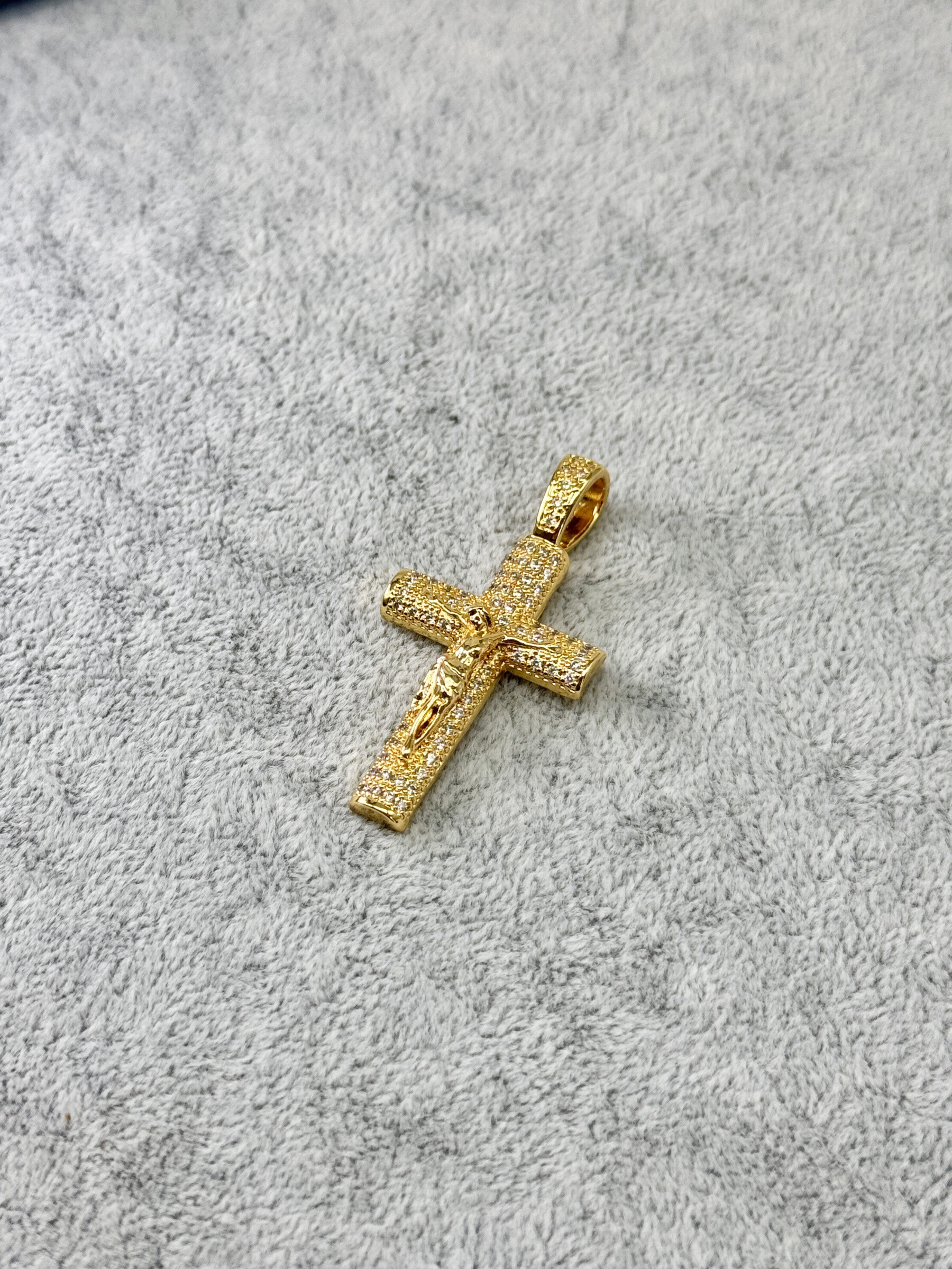 Wholesaler Cecile II - Gold plated pendant with rhinestones