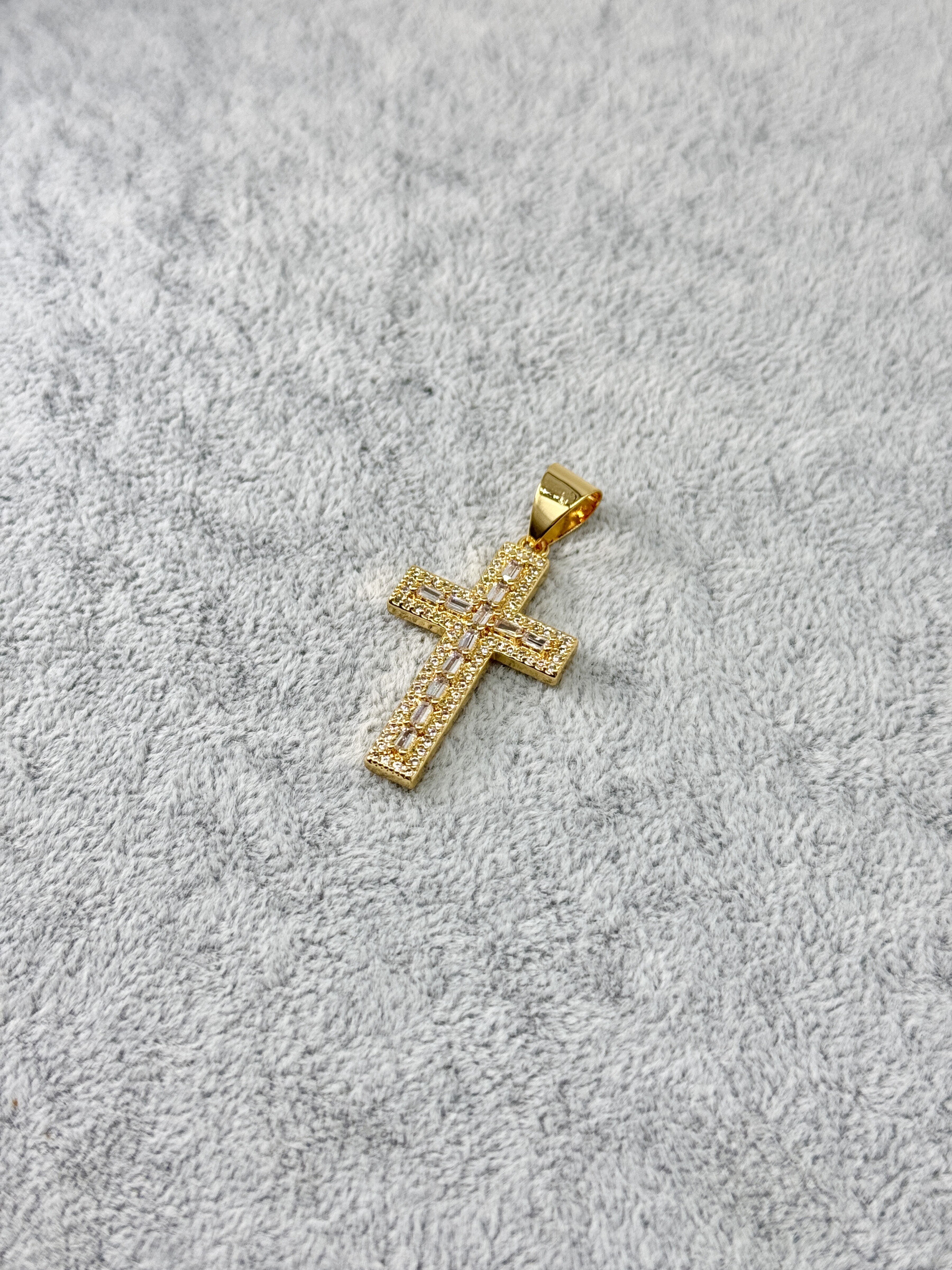 Wholesaler Cecile II - Gold plated pendant with rhinestones