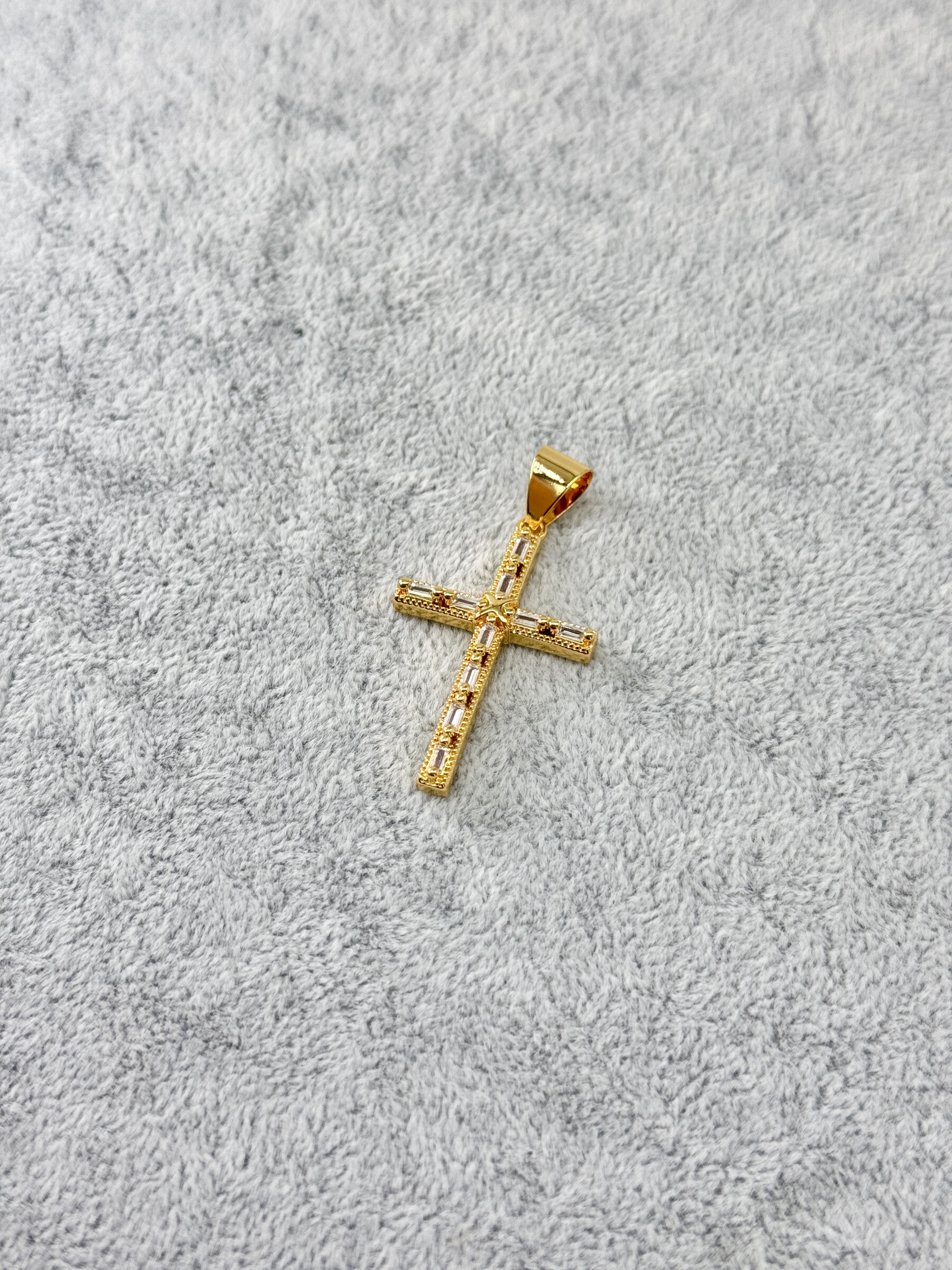 Wholesaler Cecile II - Gold plated pendant with rhinestones