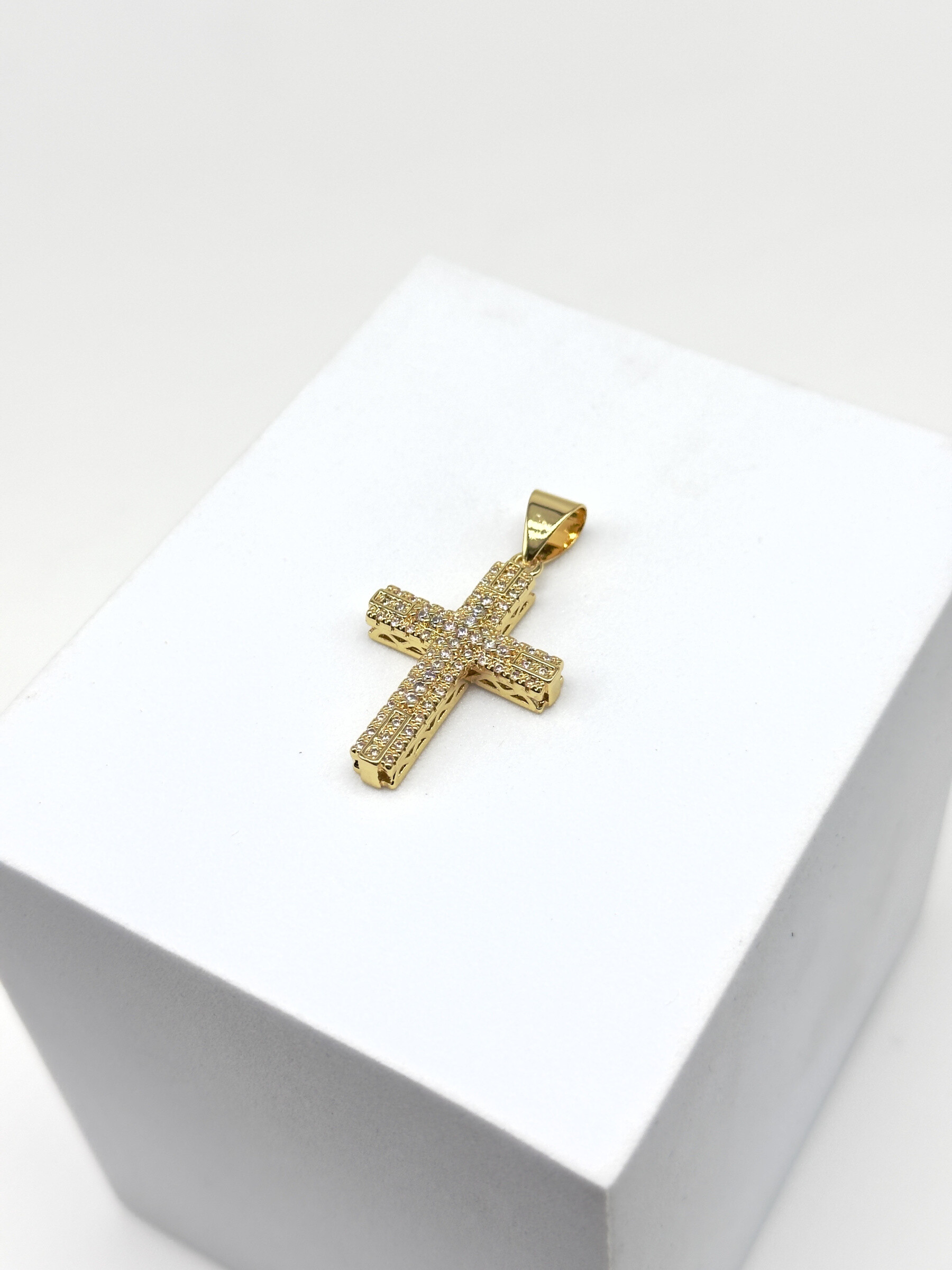 Wholesaler Cecile II - Gold plated pendant with rhinestones