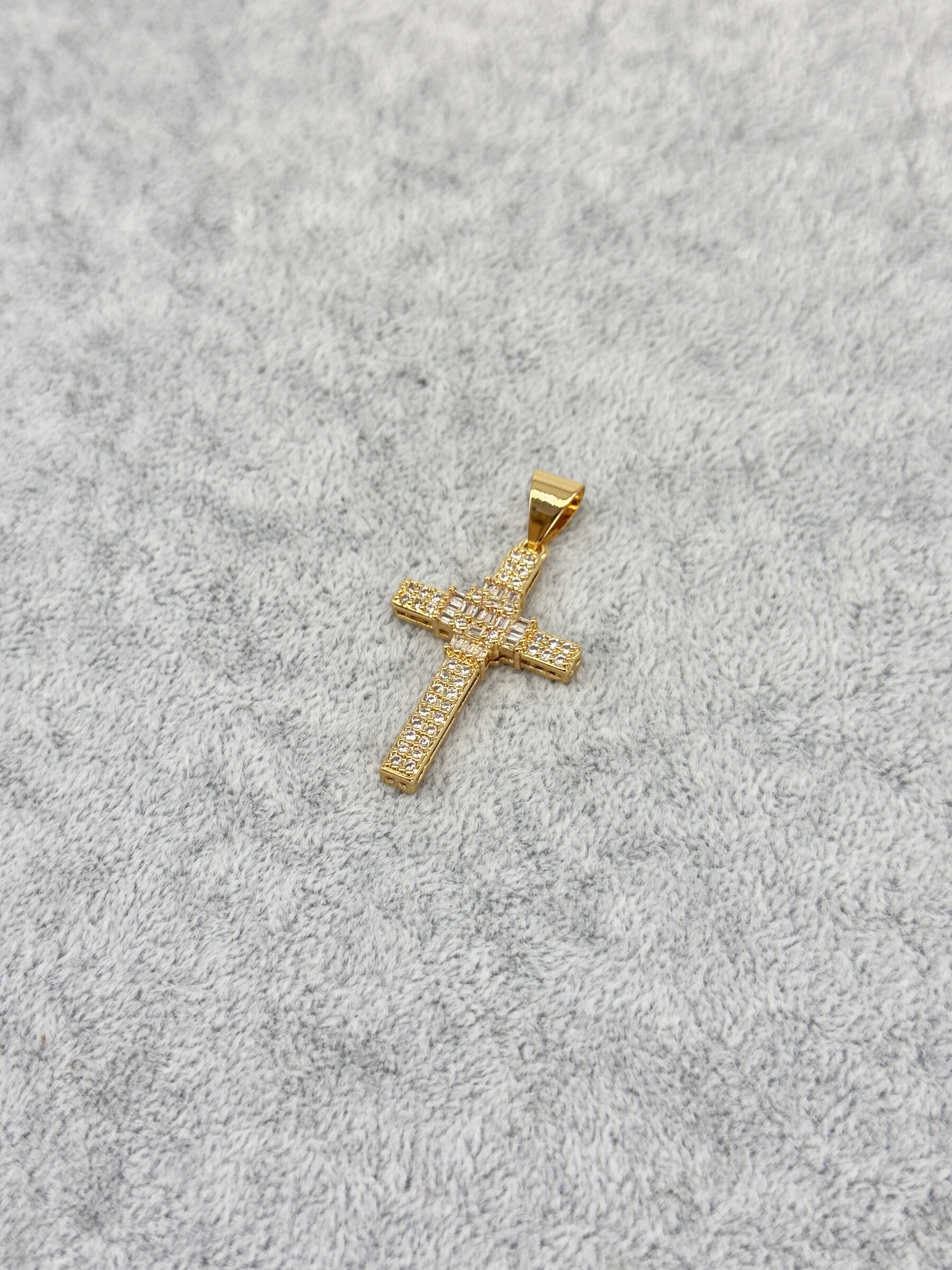 Wholesaler Cecile II - Gold plated pendant with rhinestones