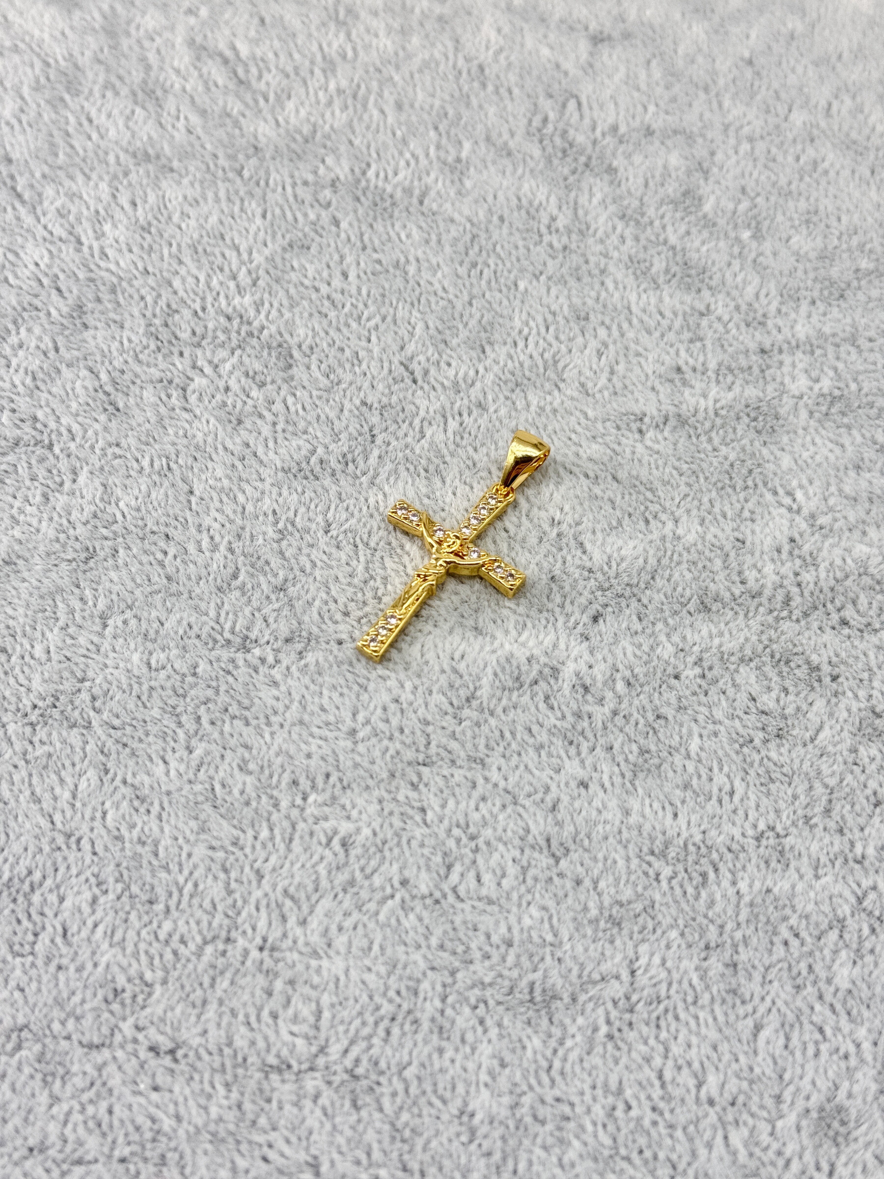 Wholesaler Cecile II - Gold plated pendant with rhinestones