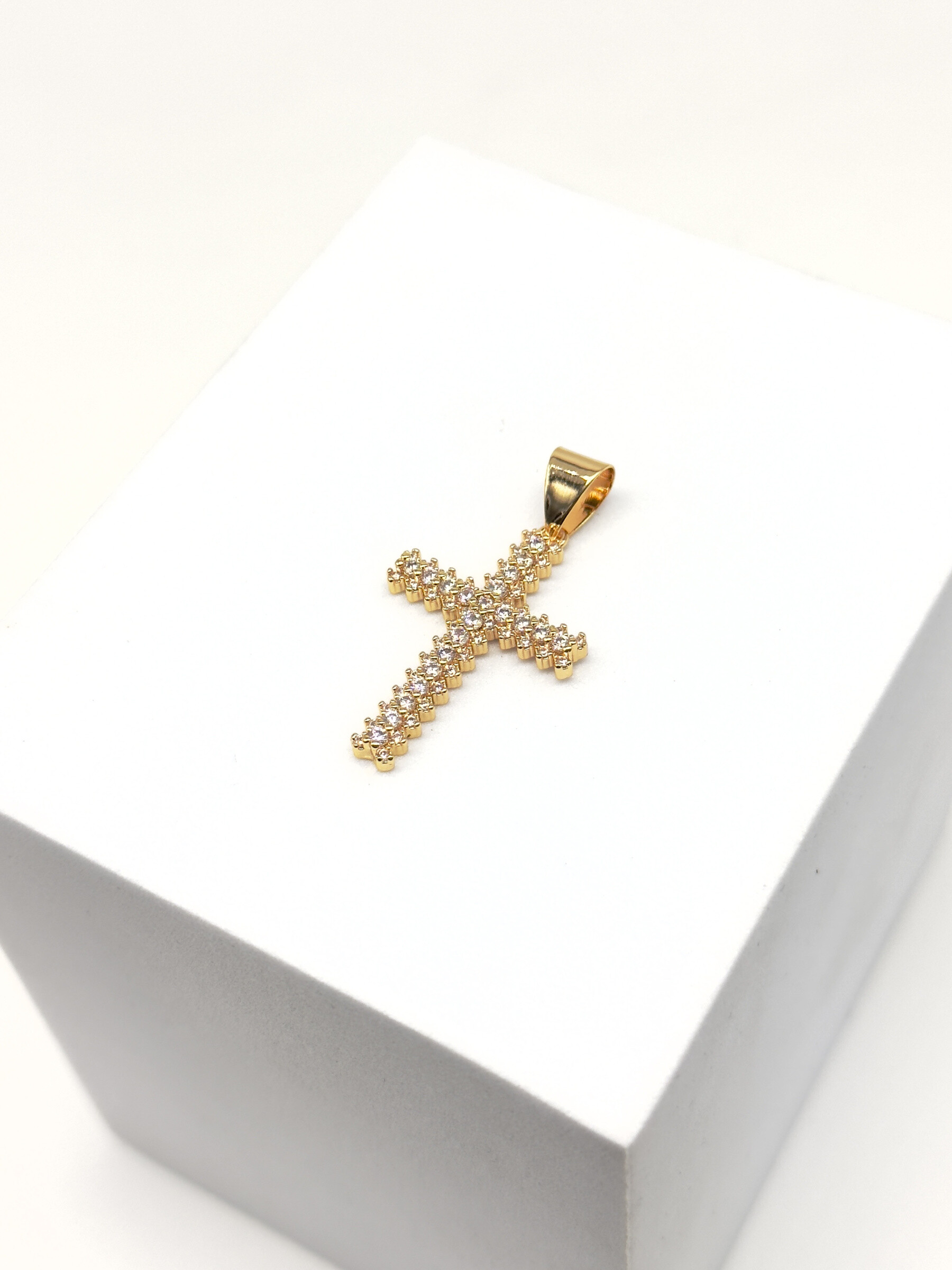 Wholesaler Cecile II - Gold plated pendant with rhinestones