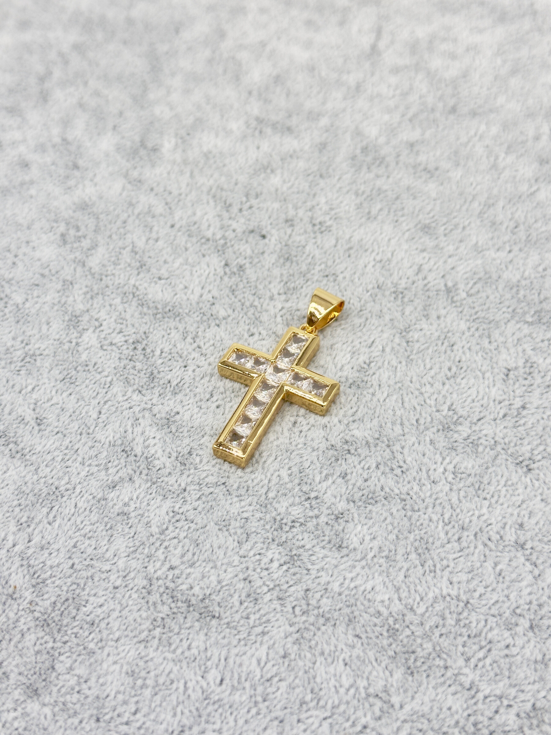Wholesaler Cecile II - Gold plated pendant with rhinestones