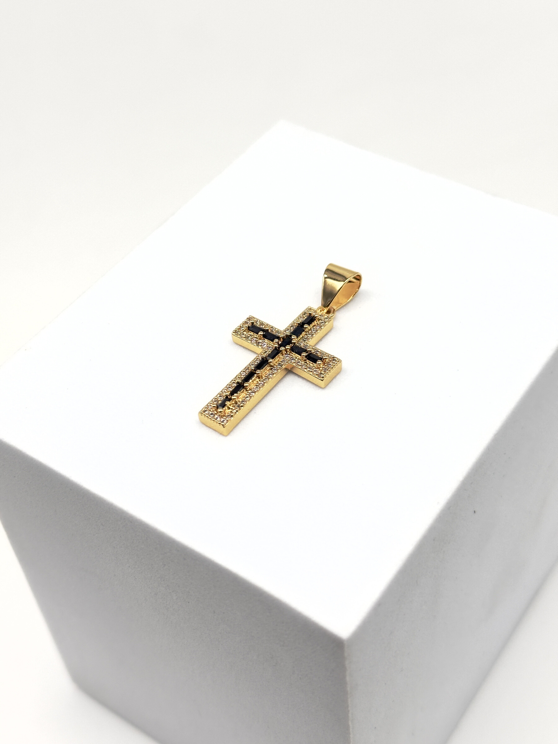 Wholesaler Cecile II - Gold plated pendant with rhinestones