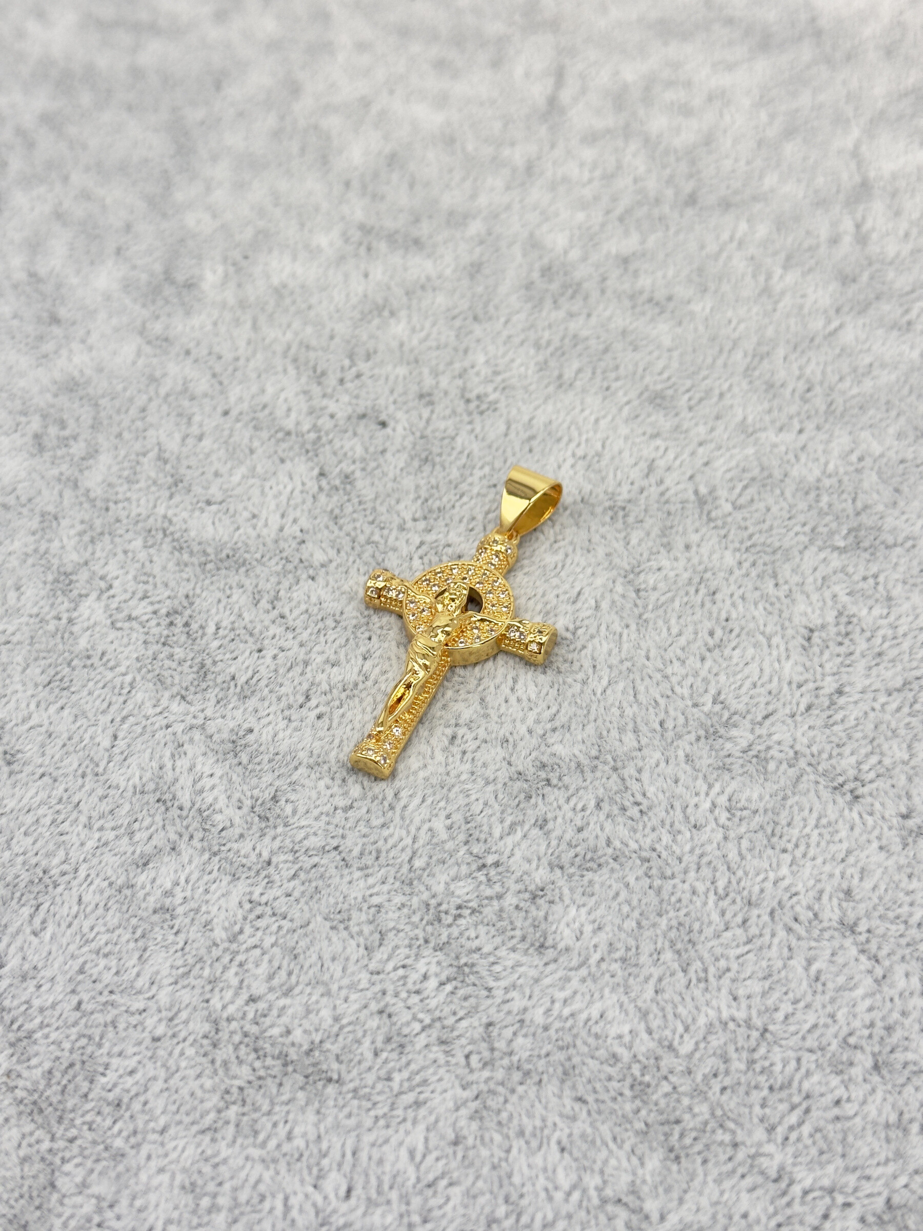 Wholesaler Cecile II - Gold plated pendant with rhinestones