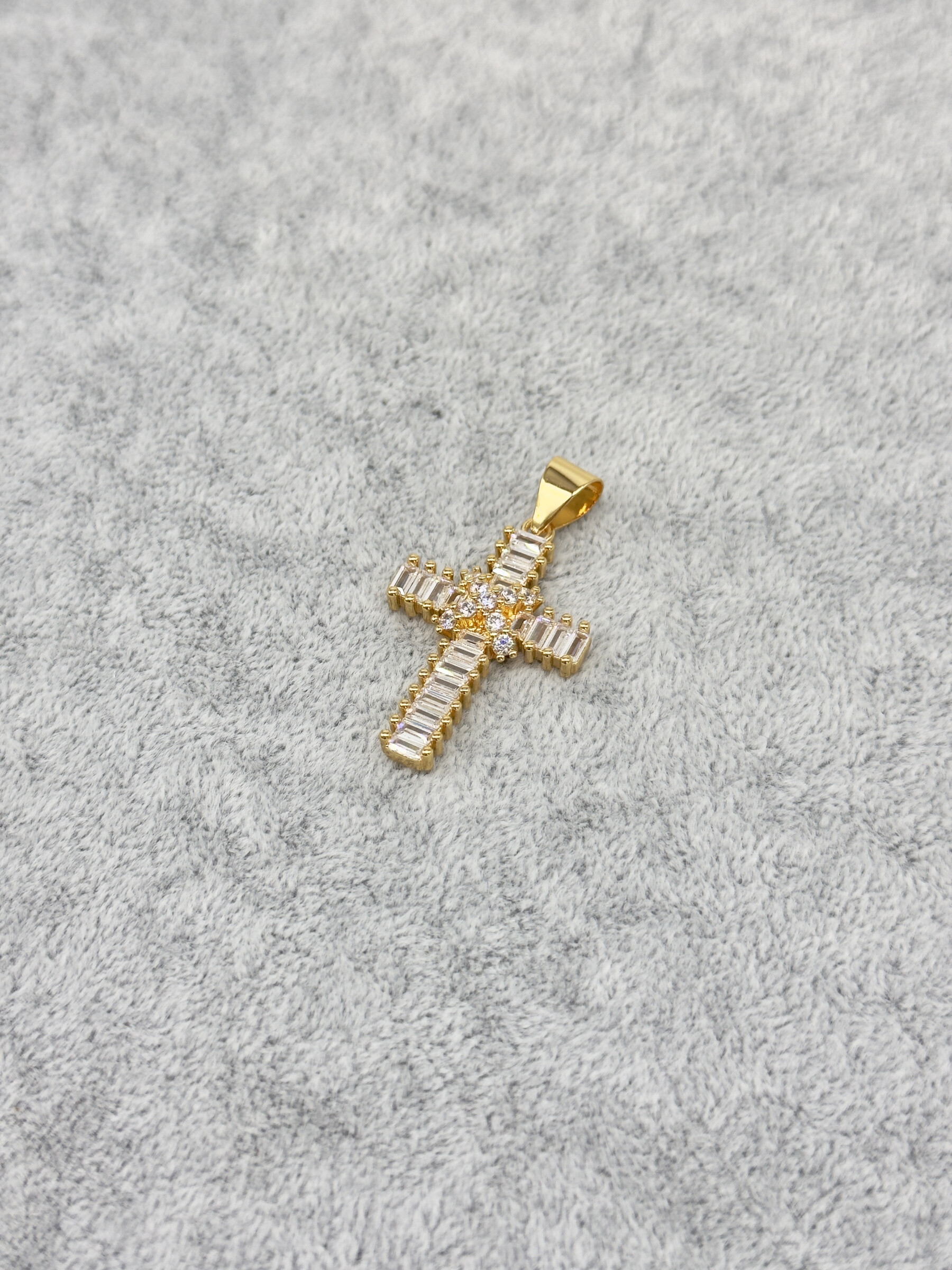 Wholesaler Cecile II - Gold plated pendant with rhinestones