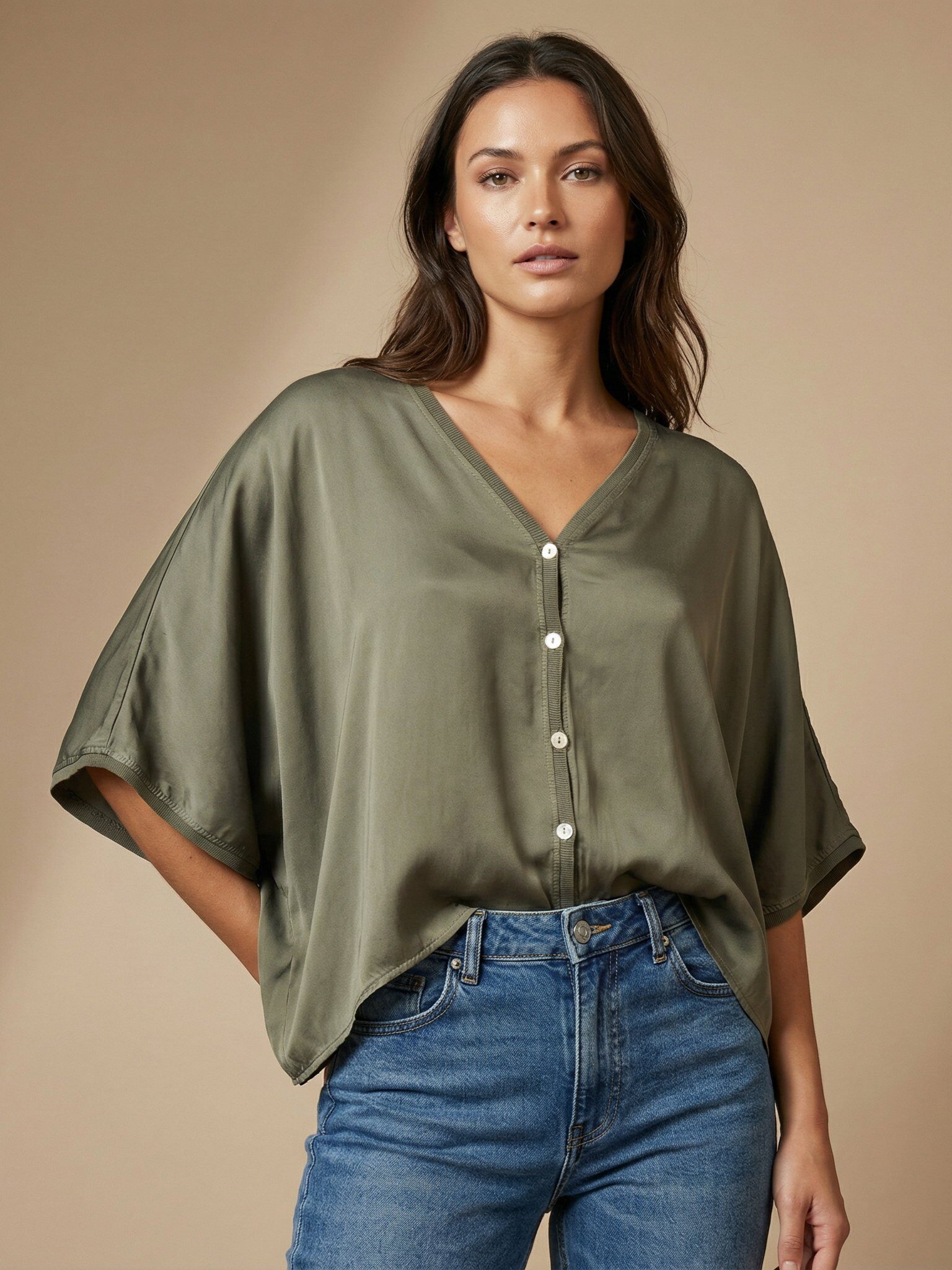 Wholesaler CÉCILE WANG - Satin Button-Up Blouse with Relaxed Fit KD9017VS