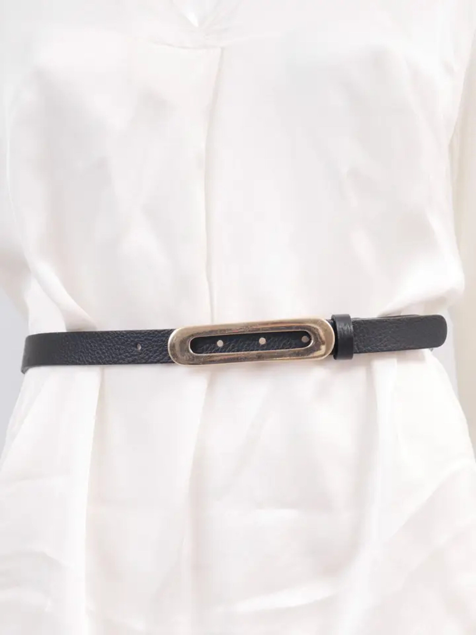 Grossiste CÉCILE WANG - Ceinture fine en cuir boucle ovale dorée – ref BK0101