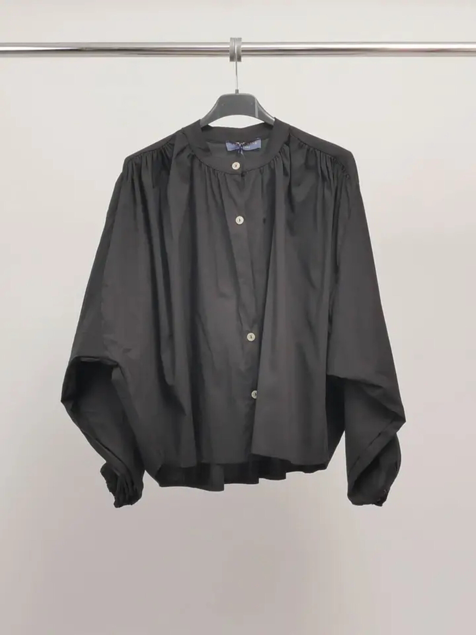 Mayorista Cécile Wang - Blusa con cuello mao y mangas abullonadas TDM06925