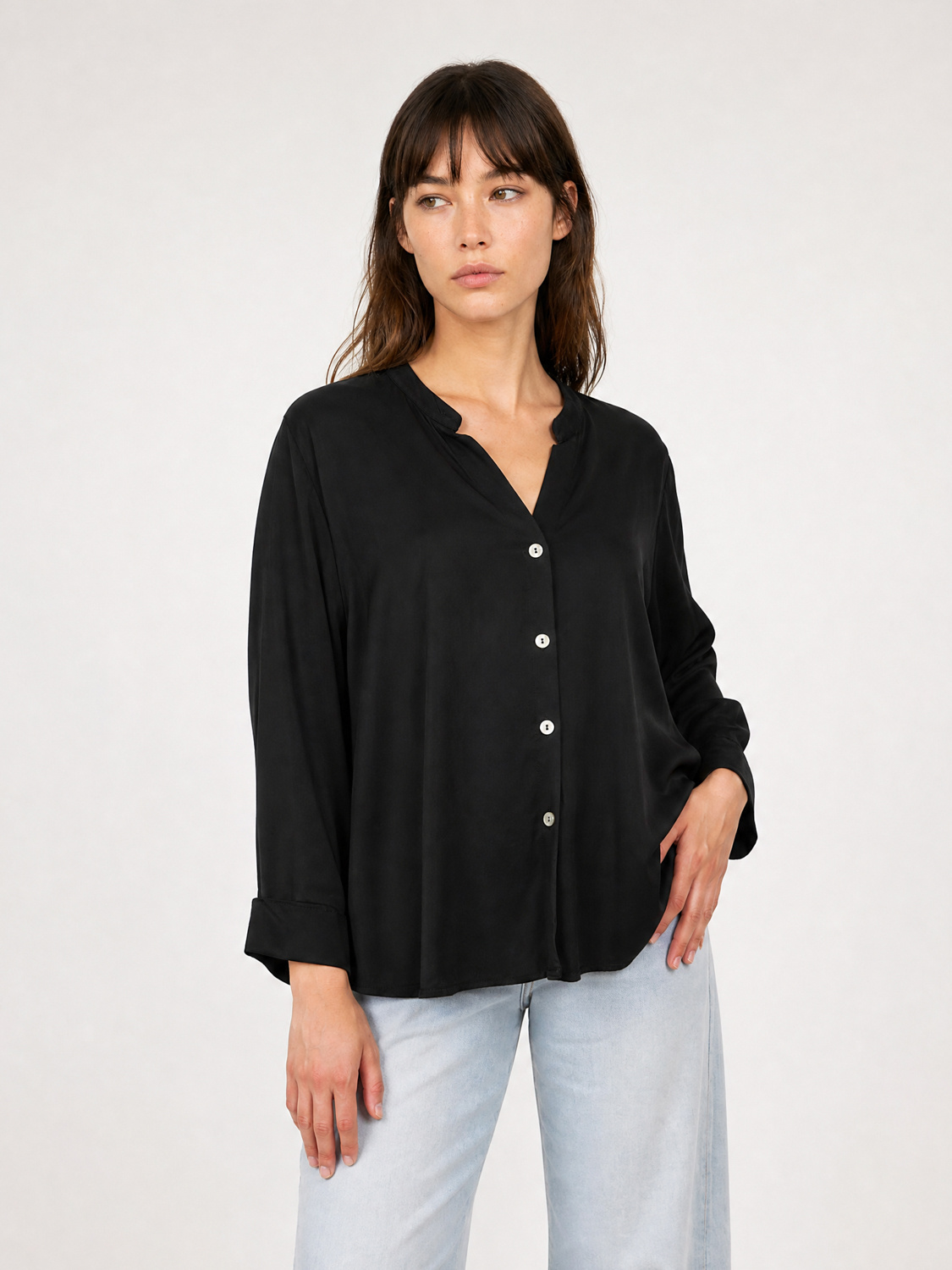 Mayorista CÉCILE WANG - Blusa satinada fluida con escote abierto KD9276VS