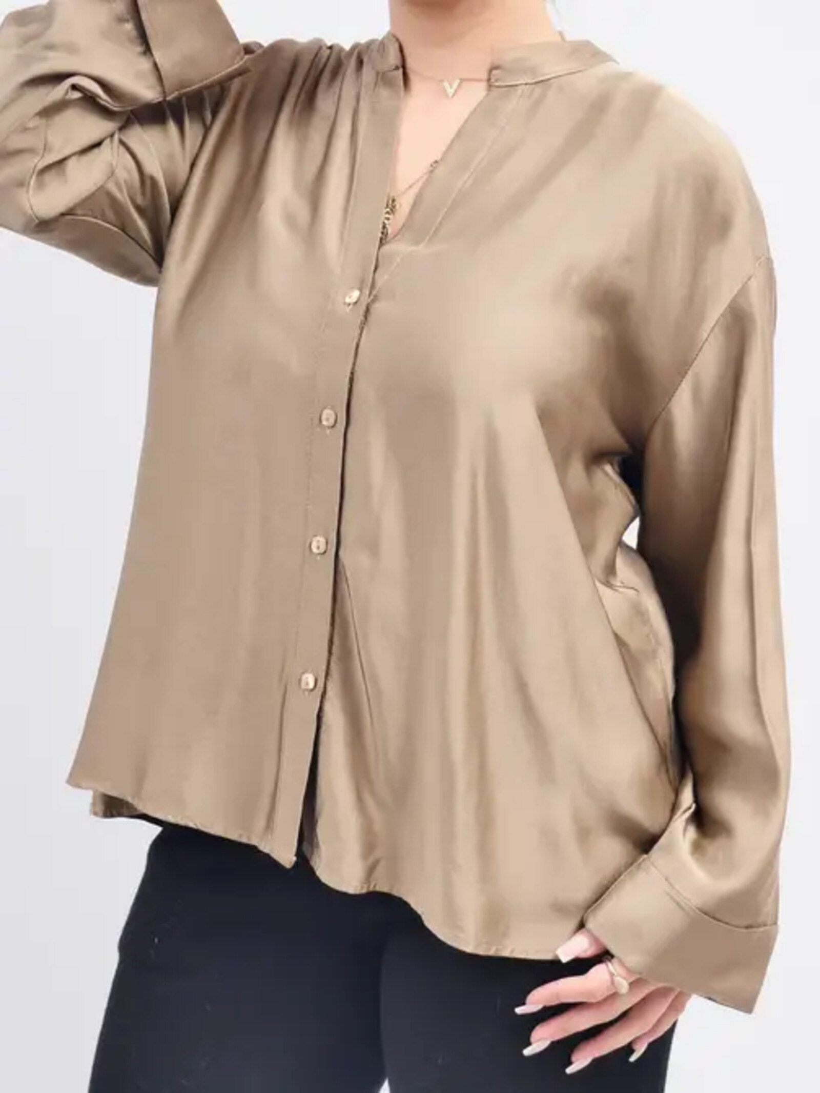 Mayorista Cécile Wang - Camisa fluida de satén con cuello mao MJ62339VS