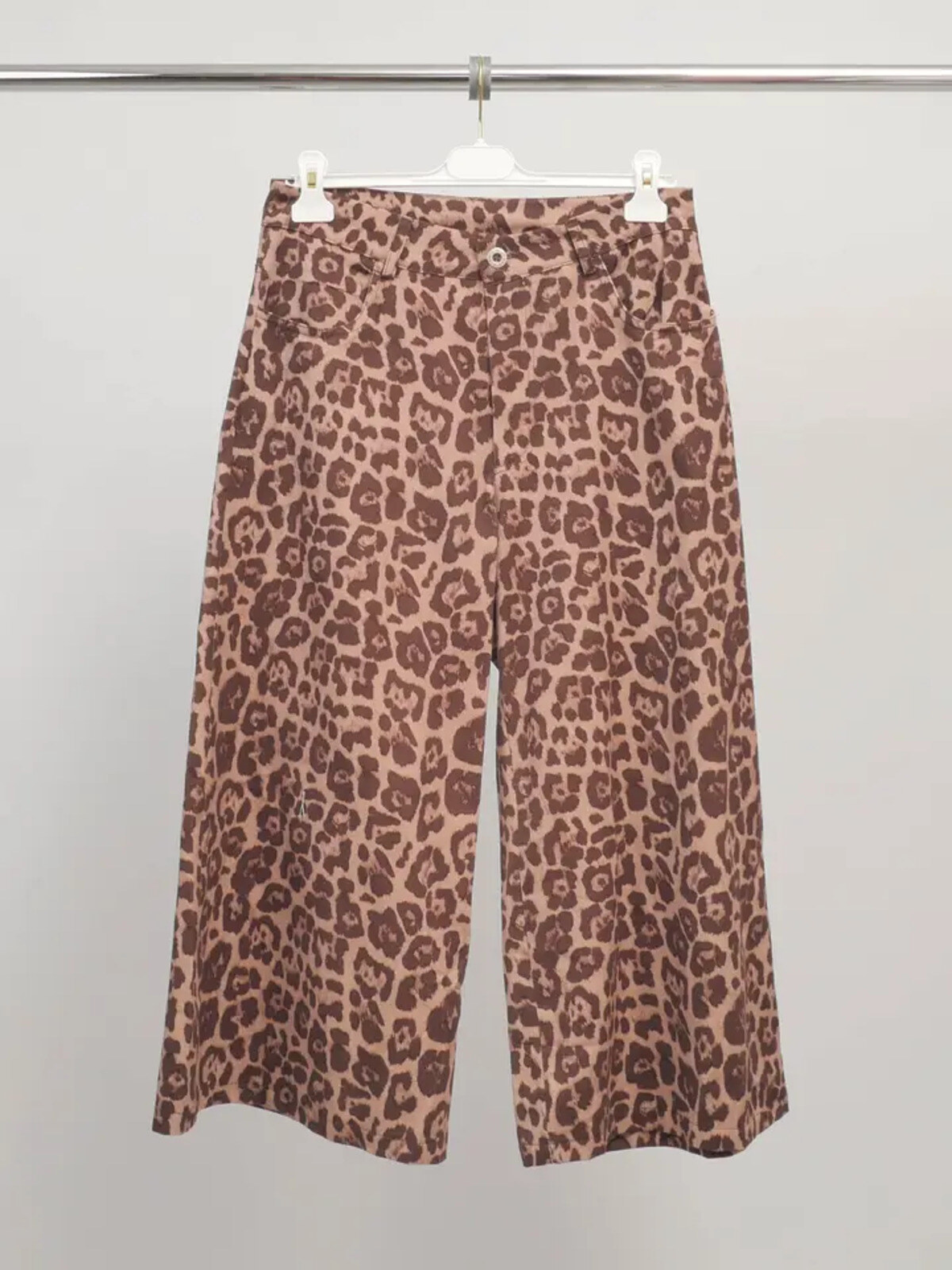 Wholesaler CÉCILE WANG - Wide leopard print Bermuda shorts BCG1987-2