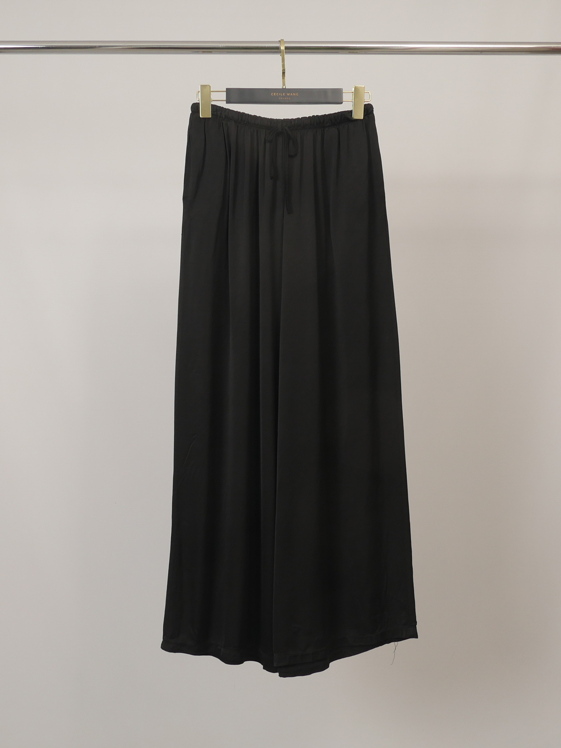 Grossista CÉCILE WANG - Pantaloni fluidi in raso con vita elasticizzata KD9510VS