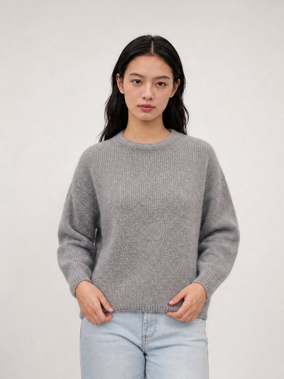 Großhändler CÉCILE WANG - Flauschiger Pullover aus Mohair-Mischung mit Rundhalsausschnitt – MCL23573 Großhändler CÉCILE WANG - Flauschiger Pullover aus Mohair-Mischung mit Rundhalsausschnitt – MCL23573