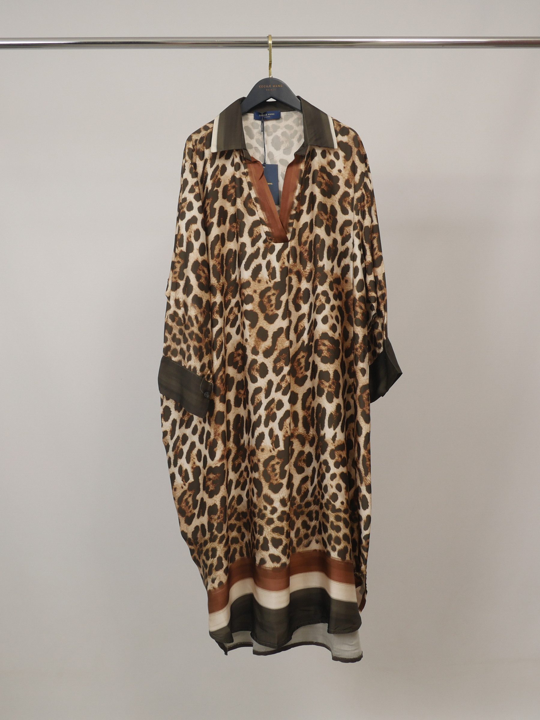 Grossiste CÉCILE WANG - Robe satinée léopard – KD6120VS-42