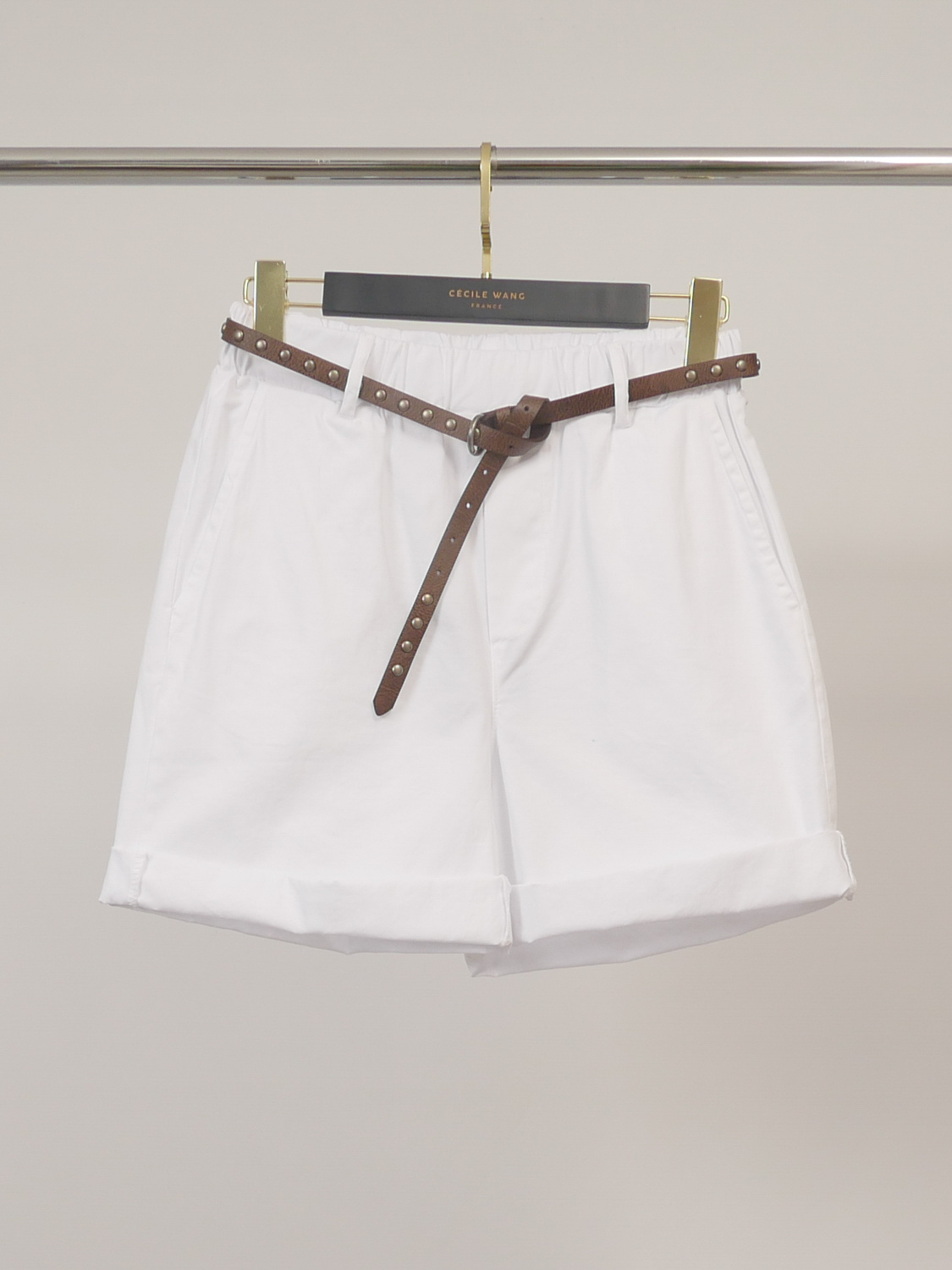 Grossiste CÉCILE WANG - Short en coton stretch à ceinture rivetée CVA822336