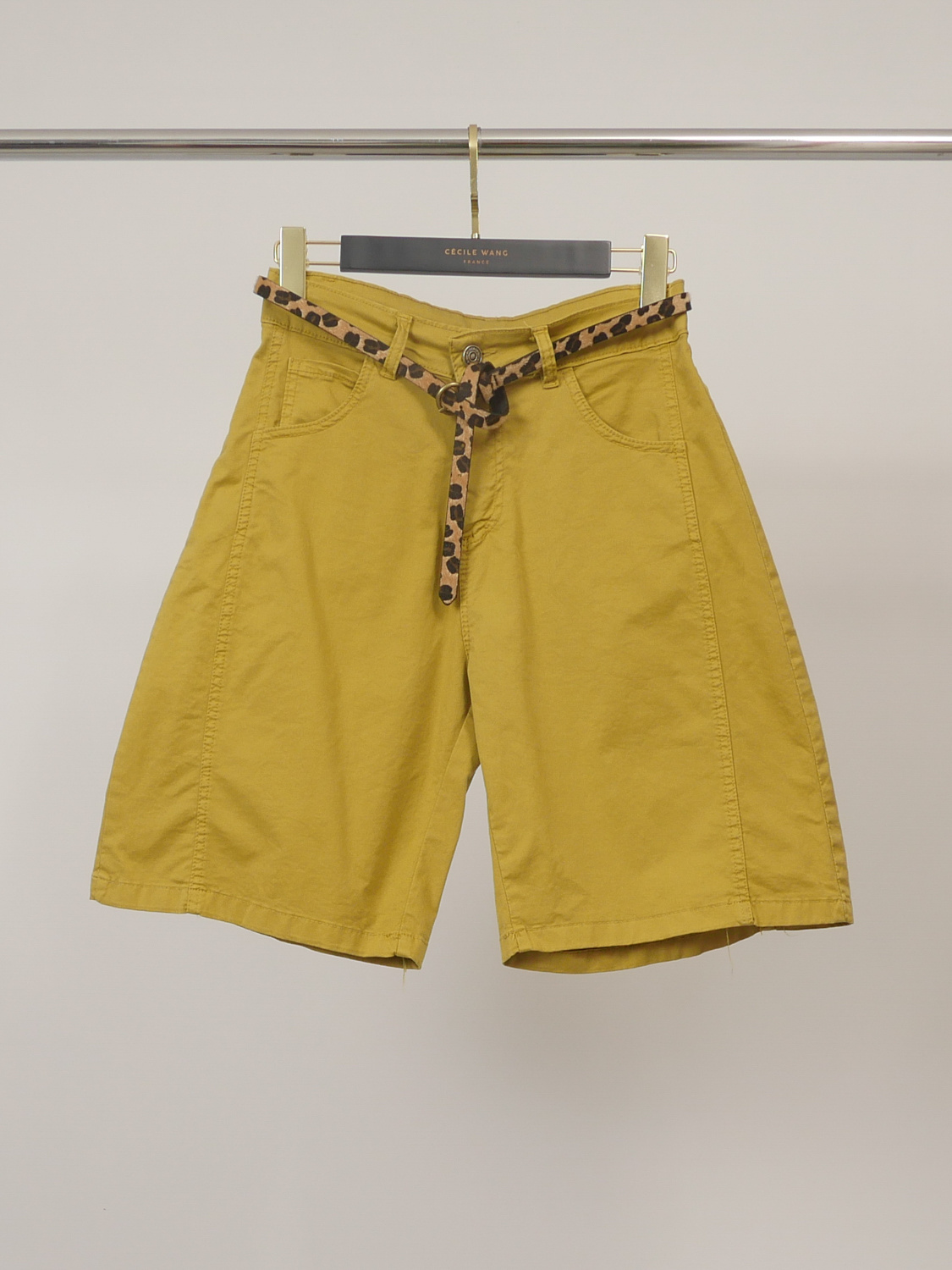 Mayorista CÉCILE WANG - Bermudas amplias de algodón elástico con cinturón estampado CVA826152