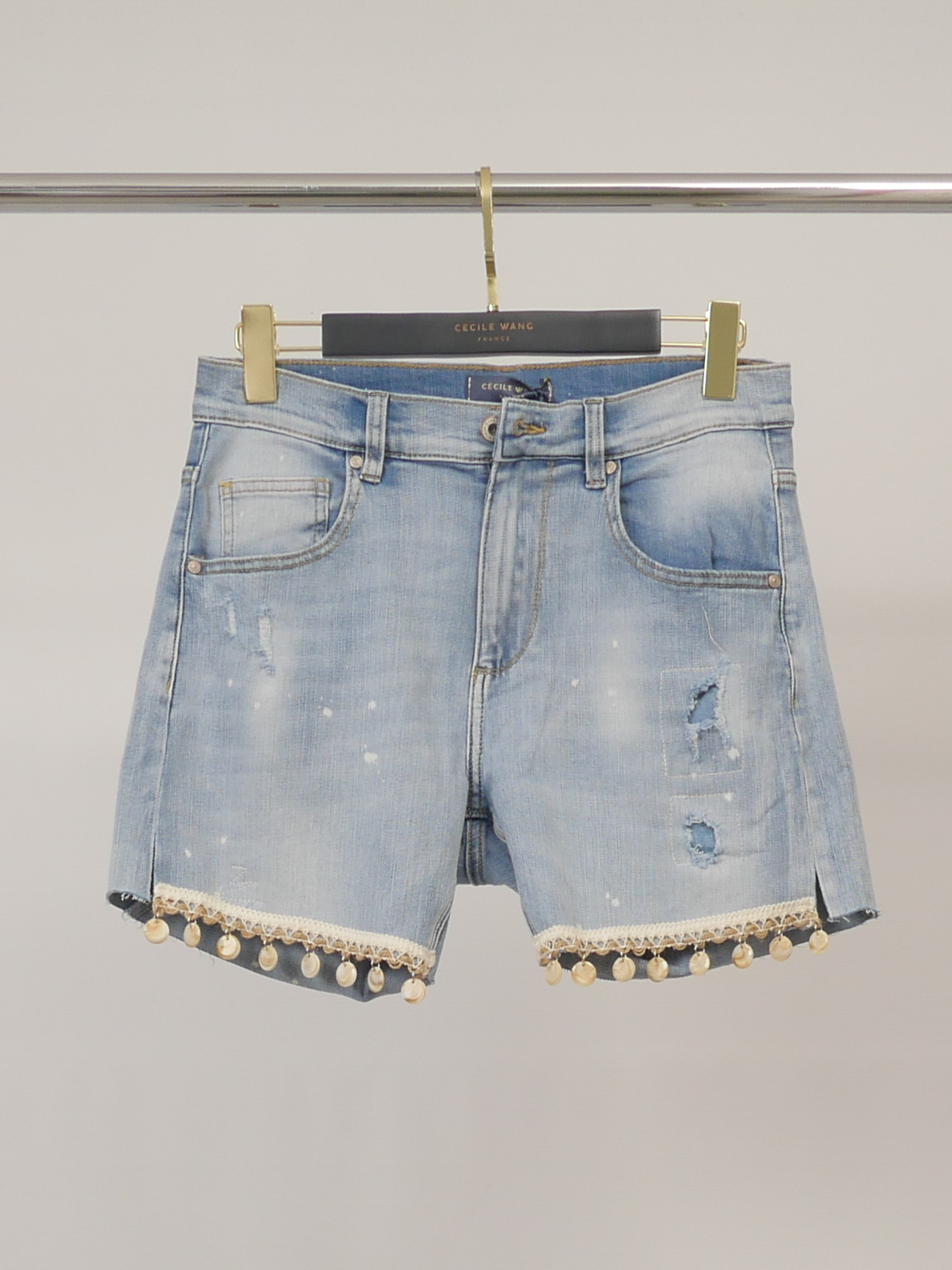 Mayorista CÉCILE WANG - Short vaquero con detalles de conchas CSW1206