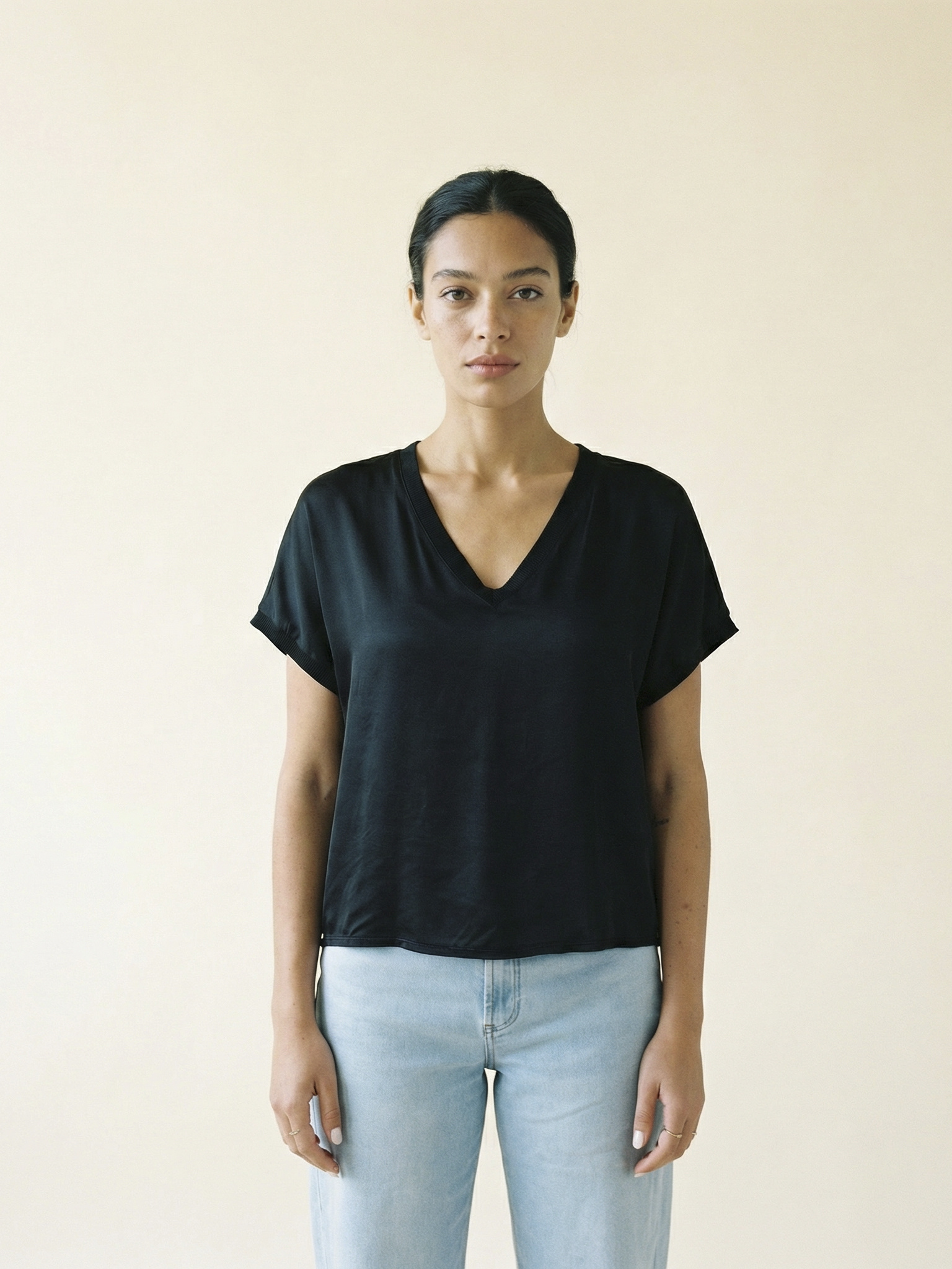 Wholesaler CÉCILE WANG - Satin V-neck tunic with shiny ribbed trim DB14360