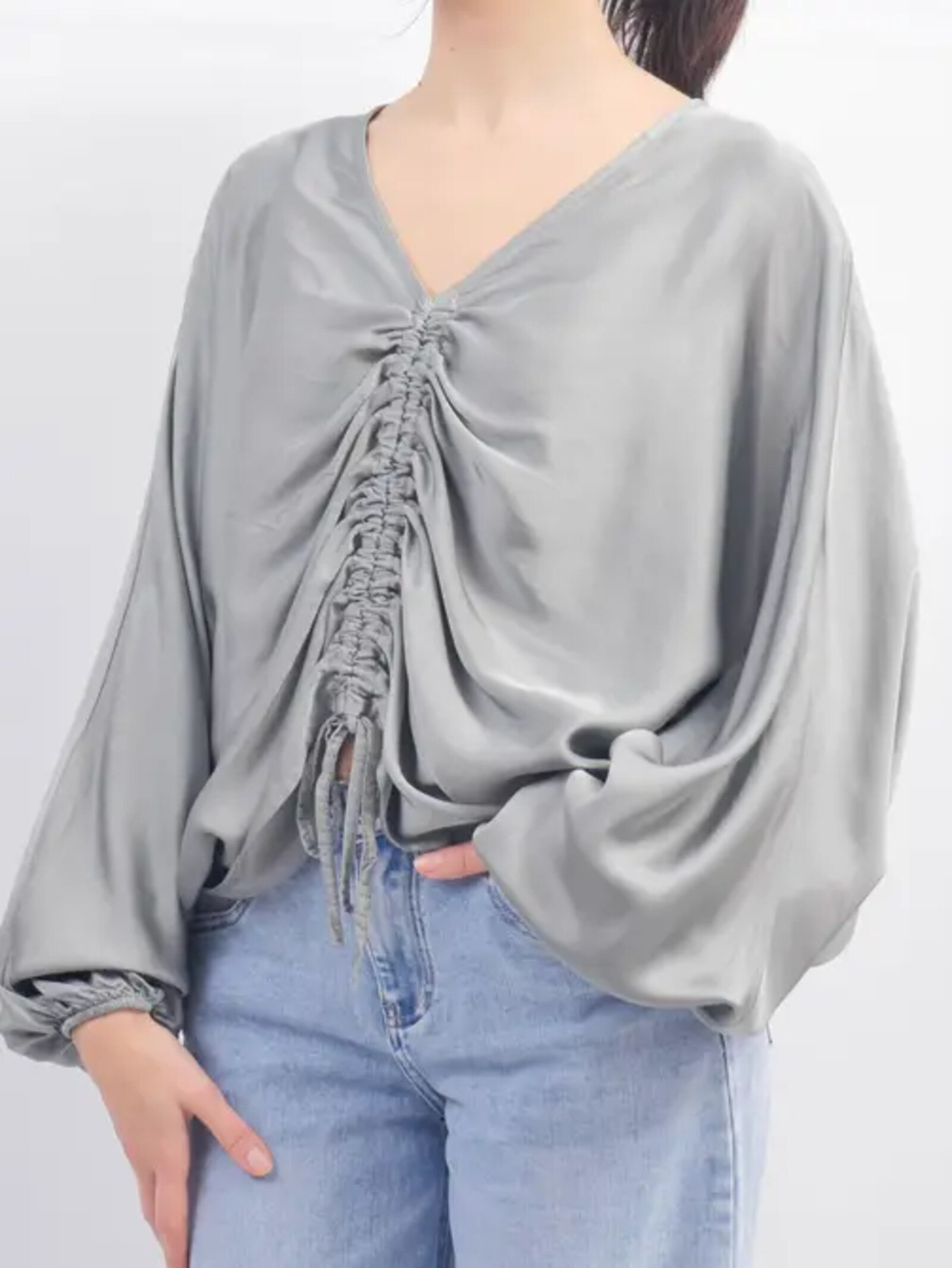 Grossiste Cécile Wang - Tunique satinée oversize col V réglable KD8665VS