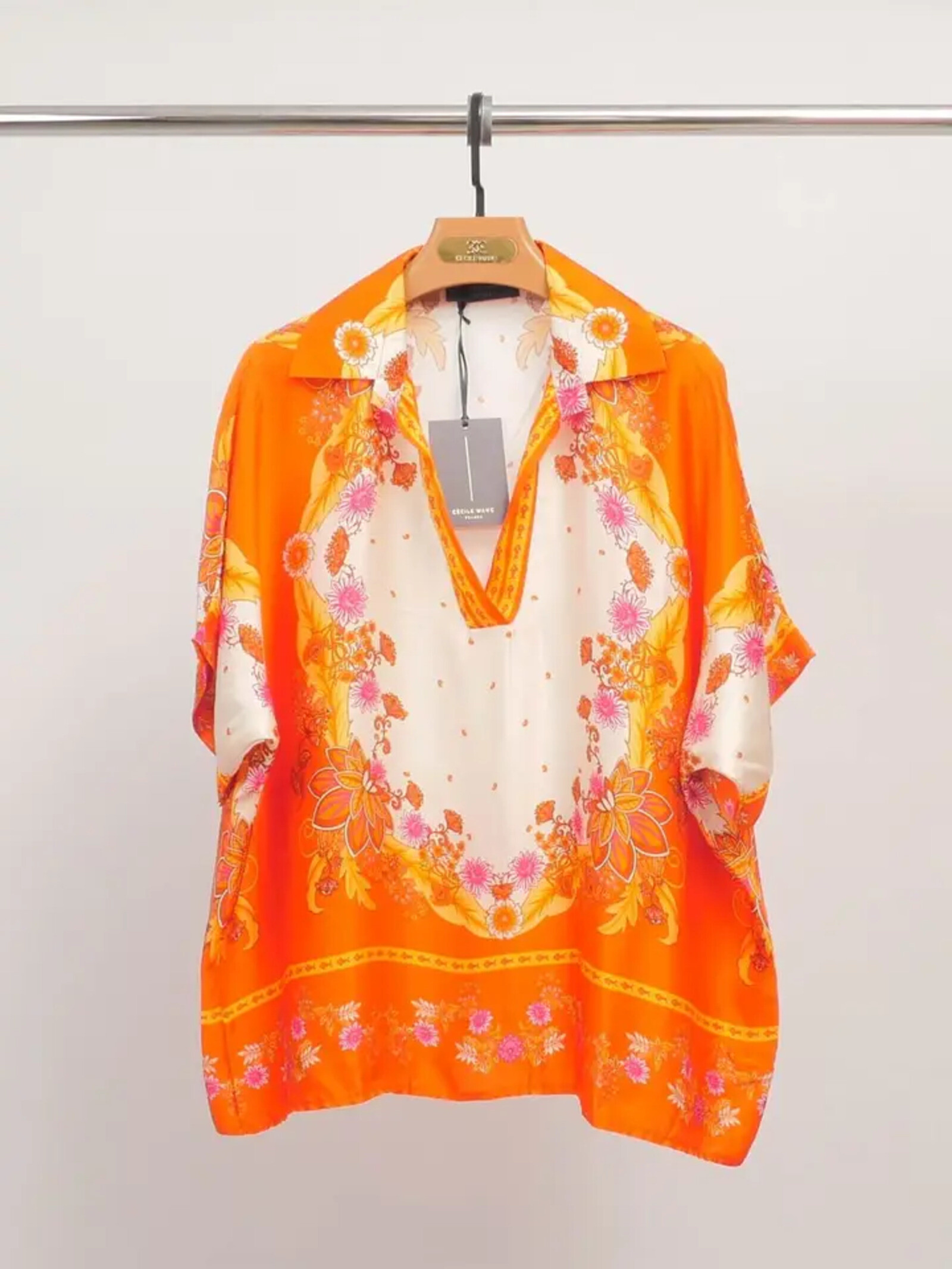 Wholesaler Cécile Wang - Fluid tunic with scarf print V-neck