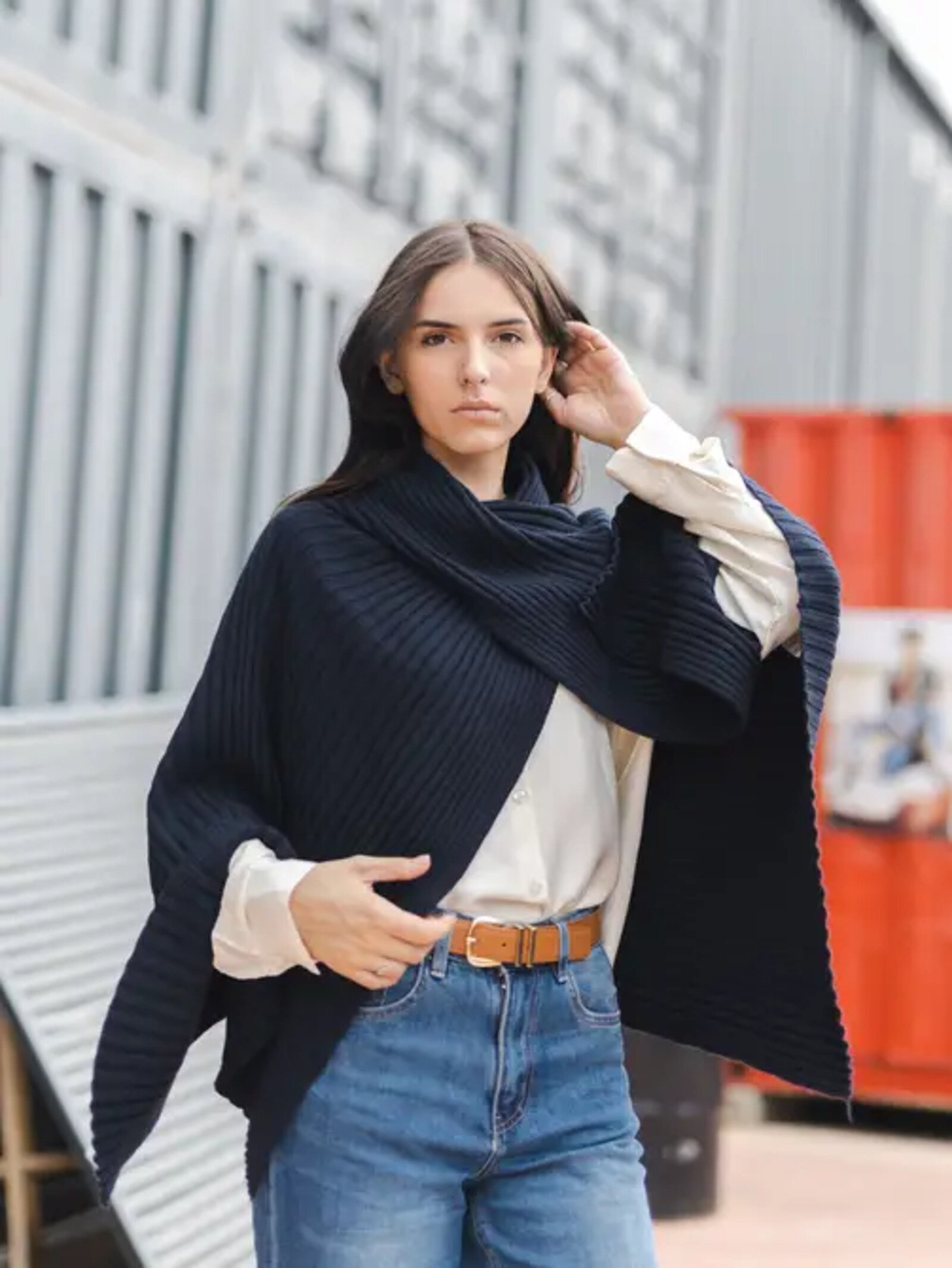 Grossista Cécile Wang - Poncho asimmetrico a coste in maglia morbida DSY8933