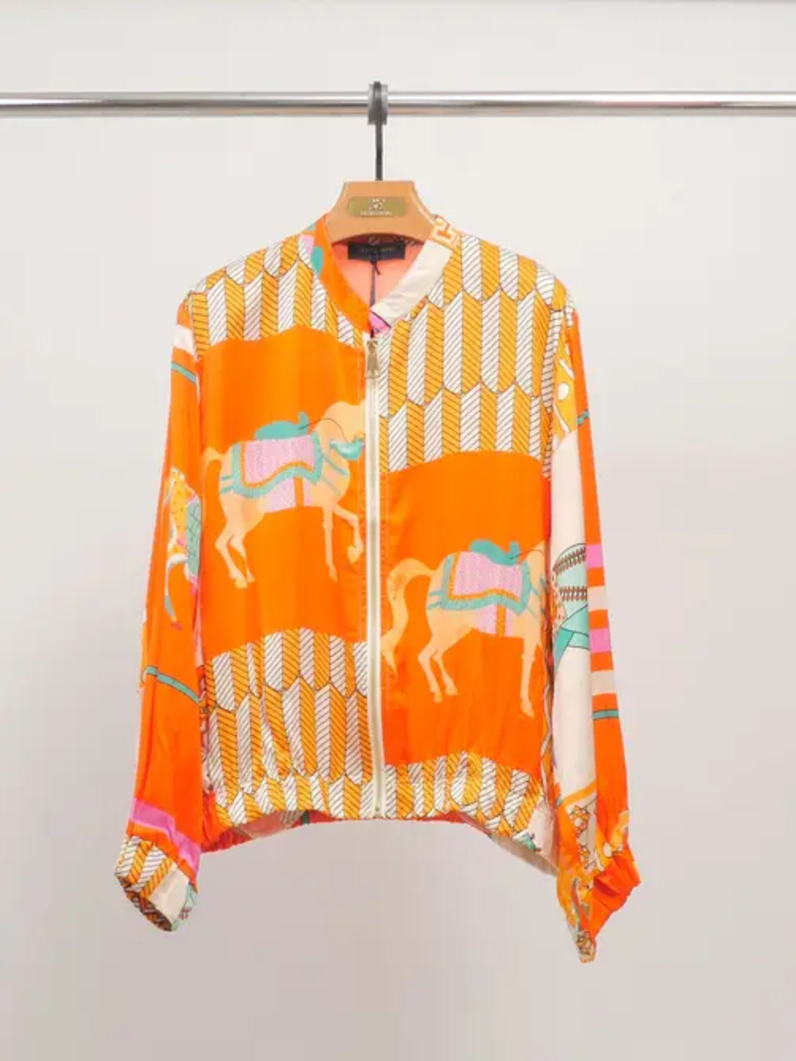 Grossista Cécile Wang - Giacca stampata cavalli in viscosa seta KD8772VS-2