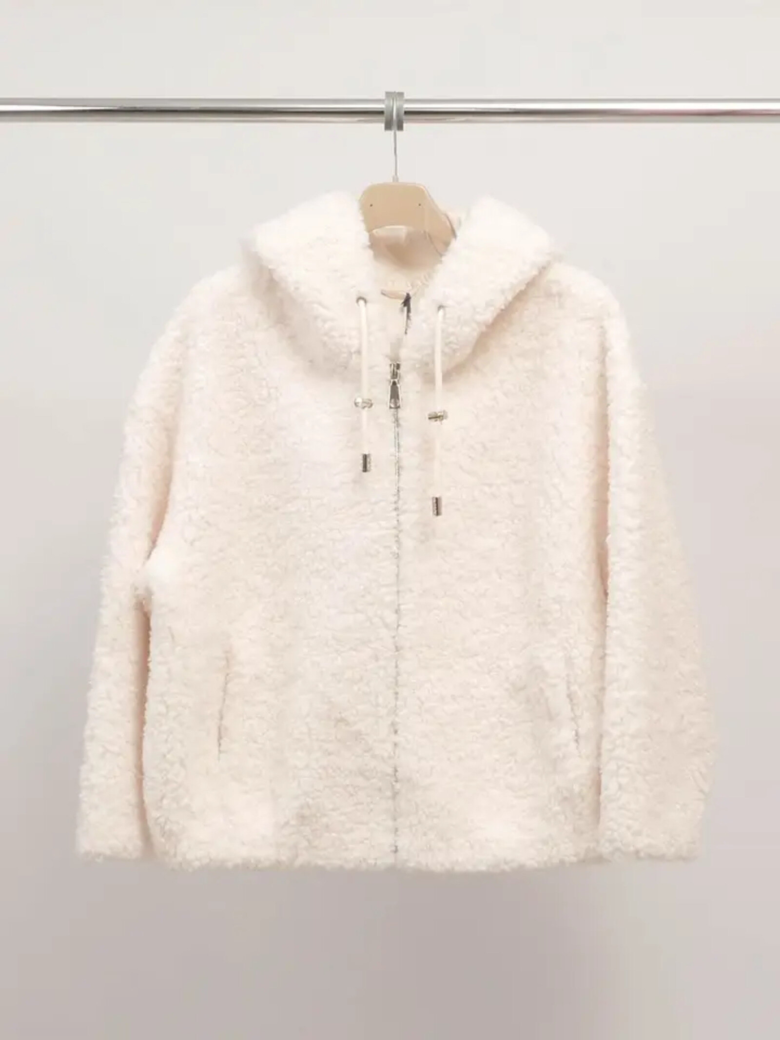 Grossista Cécile Wang - Giacca con cappuccio in lana bouclé DSY25023