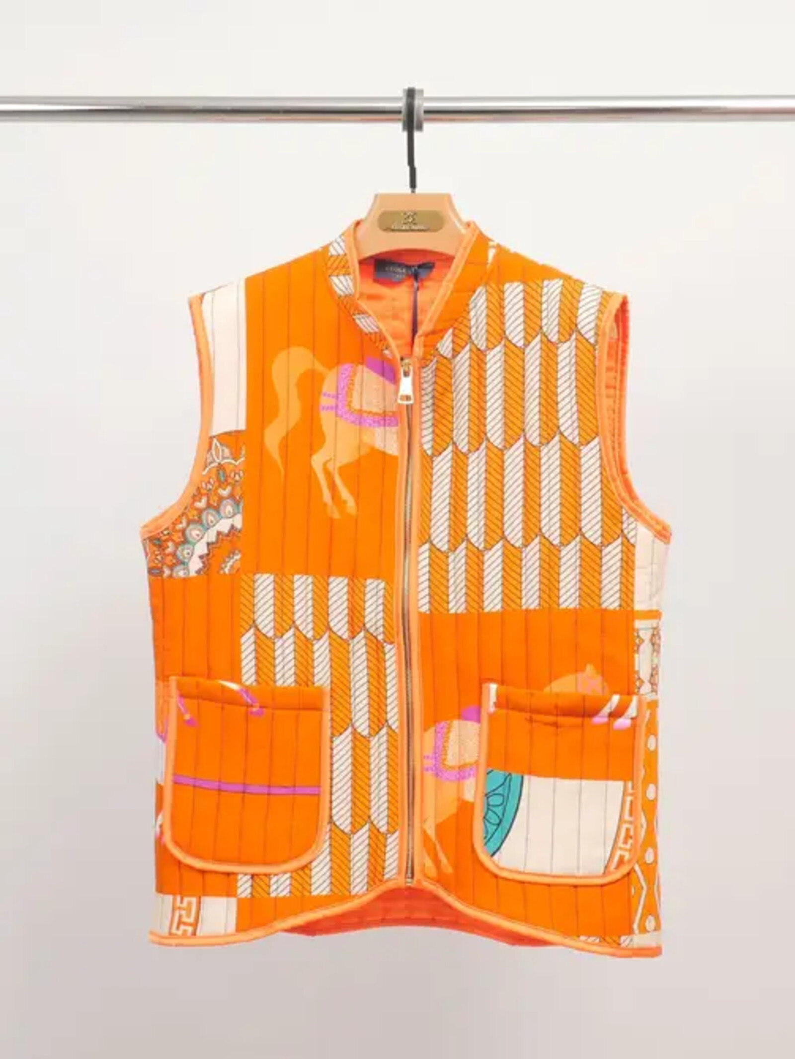 Wholesaler Cécile Wang - Quilted sleeveless jacket with horse print KD9901-15