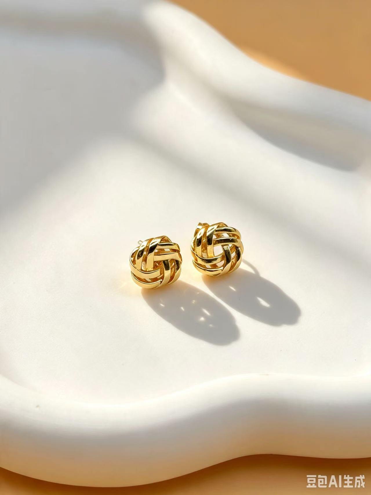 Grossiste Ceramik - Boucles d’oreilles boule tressée fantaisie doré