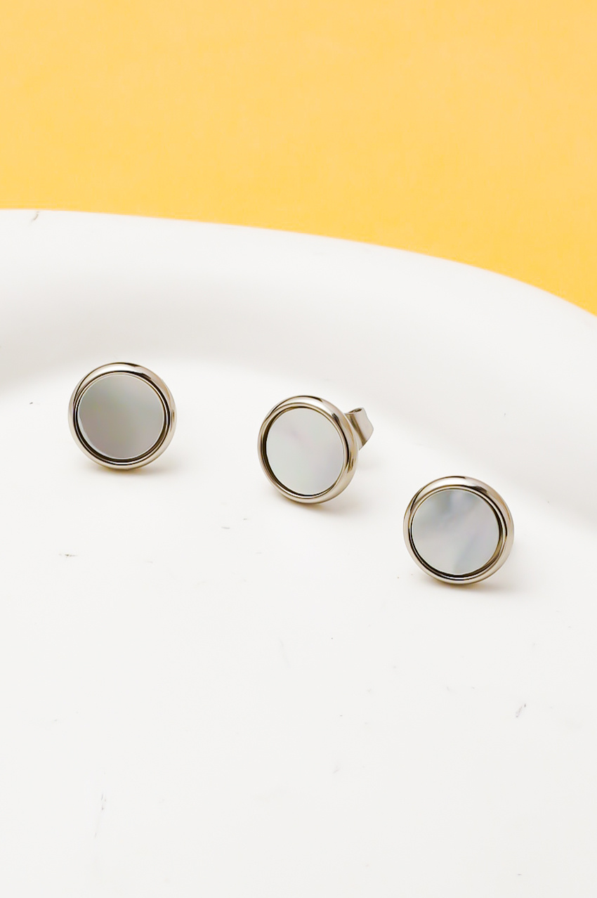 Grossiste Ceramik - LOT de 3 Pièces - Boucles d'Oreilles Femme - Rondes Nacre Blanche - Acier Inoxydable - Diamètre 8 mm