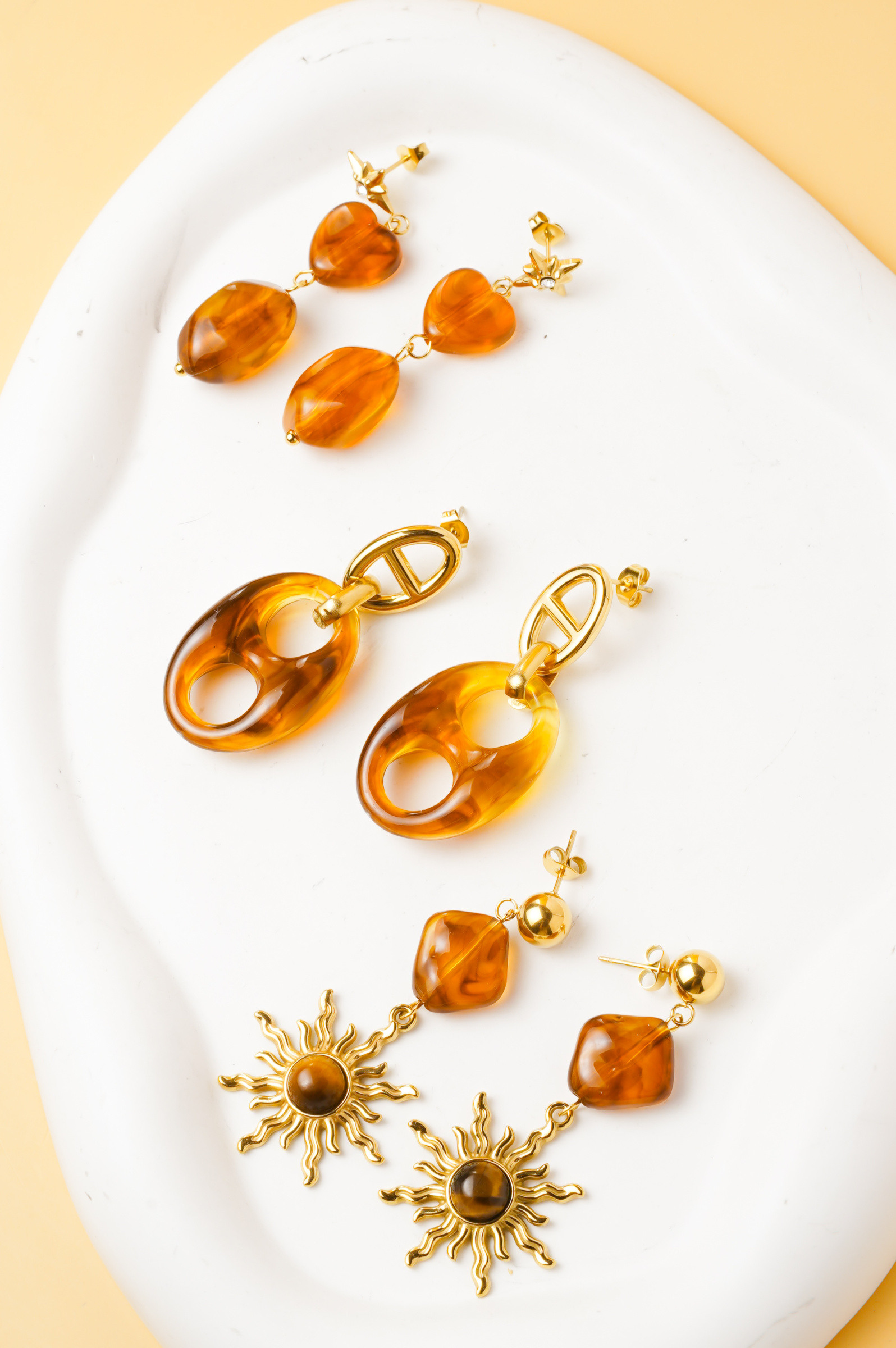 Grossiste Ceramik - LOT de 3 - Boucles d'Oreilles Femme Bohème Chic - Soleil, Cœur et Résine Effet Ambre - Taille 4 à 6 cm