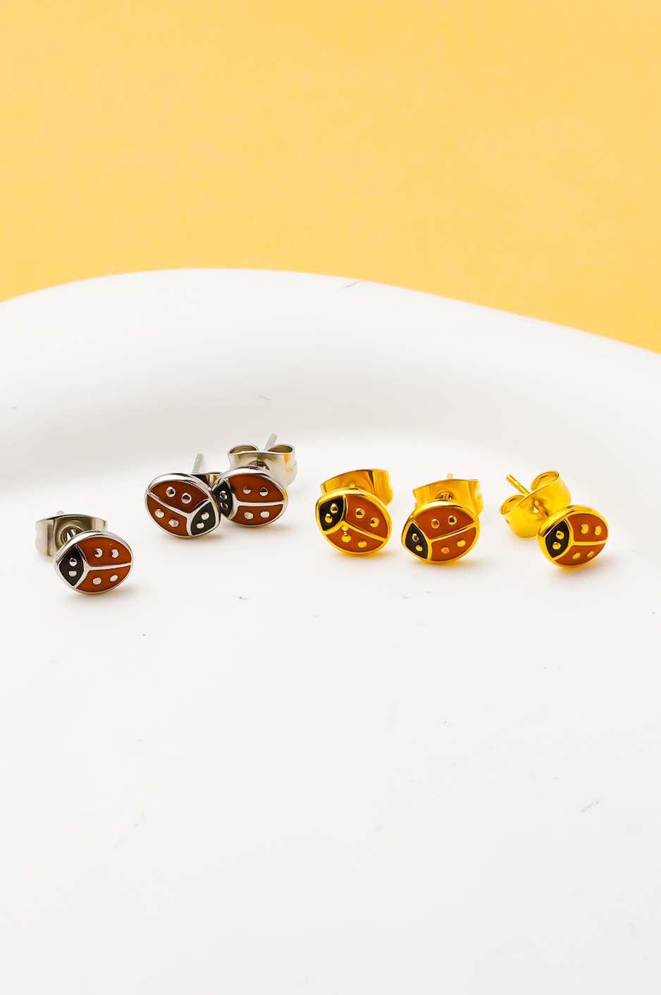 Grossiste Ceramik - LOT de 3 Pièces - Boucles d'Oreilles Femme - Coccinelle - 4 mm - Couleur au Choix (Doré ou Argenté)