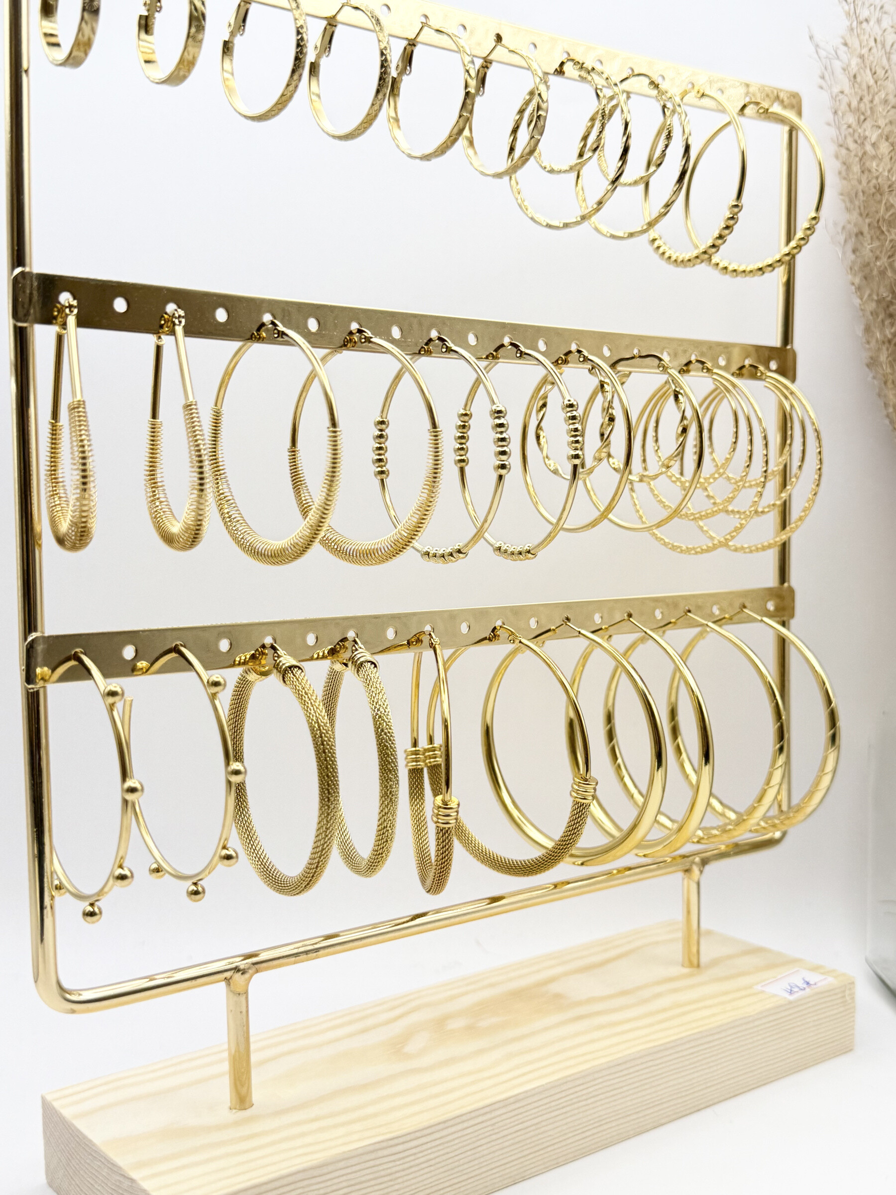 Wholesaler Ceramik - set of 16 stainless steel earrings with wooden display