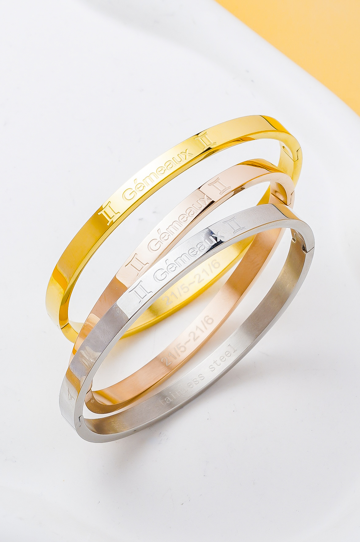 Grossiste Ceramik - Bracelet Femme Astrologie Gémeaux – Acier Inoxydable – Taille 5x6 cm – Forme Ovale – Couleur au Choix