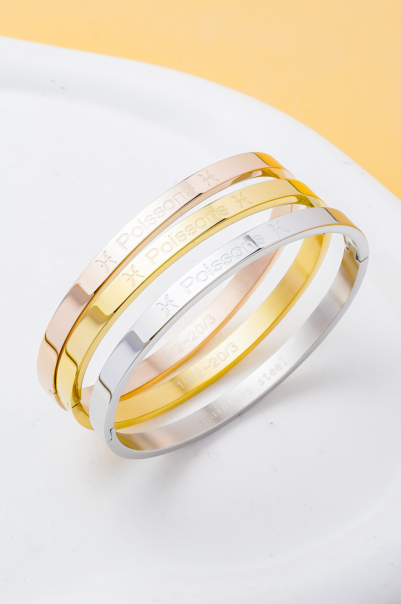 Grossiste Ceramik - Bracelet Femme Astrologie Poissons – Acier Inoxydable – Taille 5x6 cm – Forme Ovale – Couleur au Choix