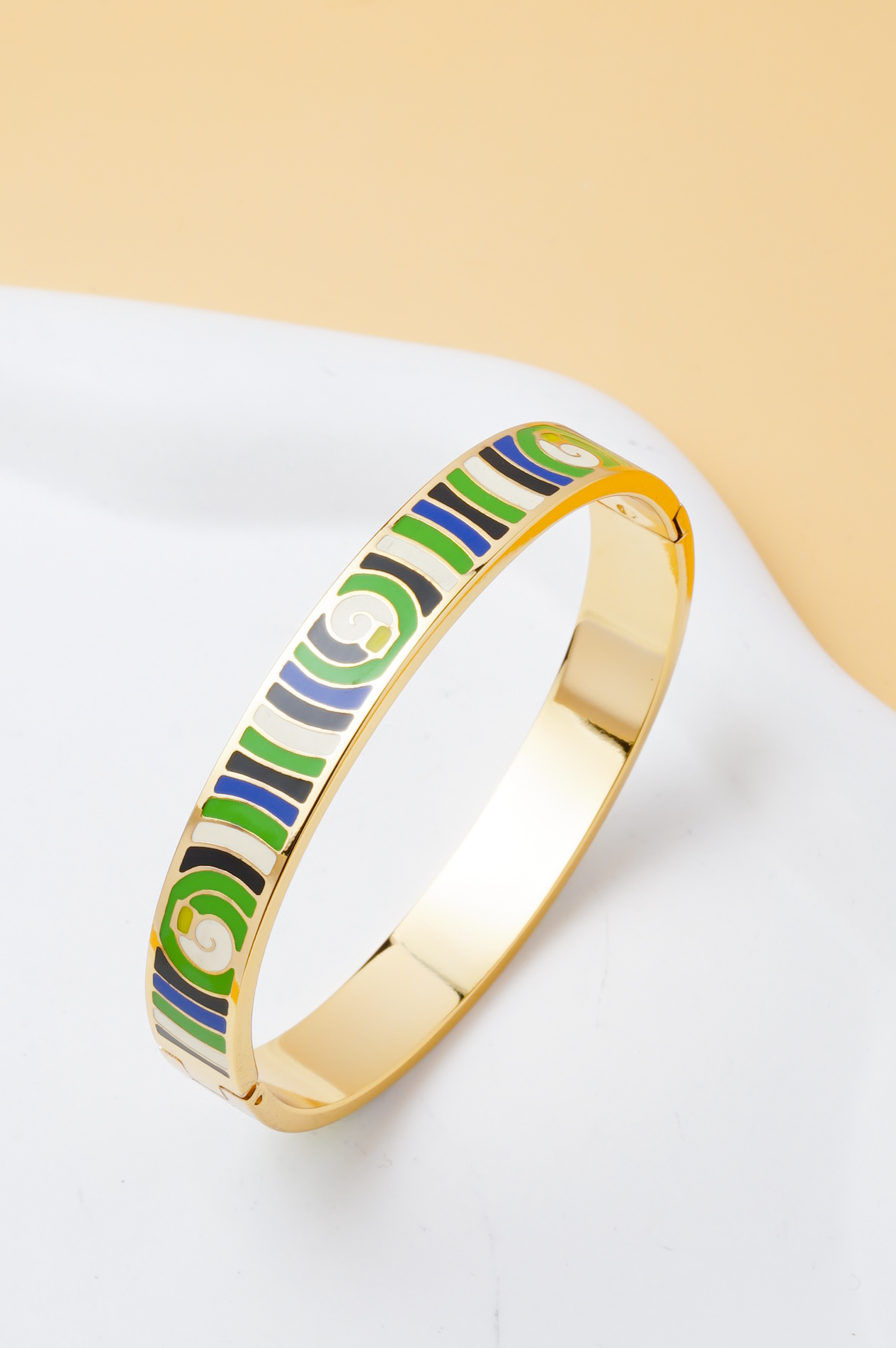 Grossiste Ceramik - Bracelet femme rigide émaillé bleu en acier inoxydable doré – ouvrable – 10 mm – ovale élégant
