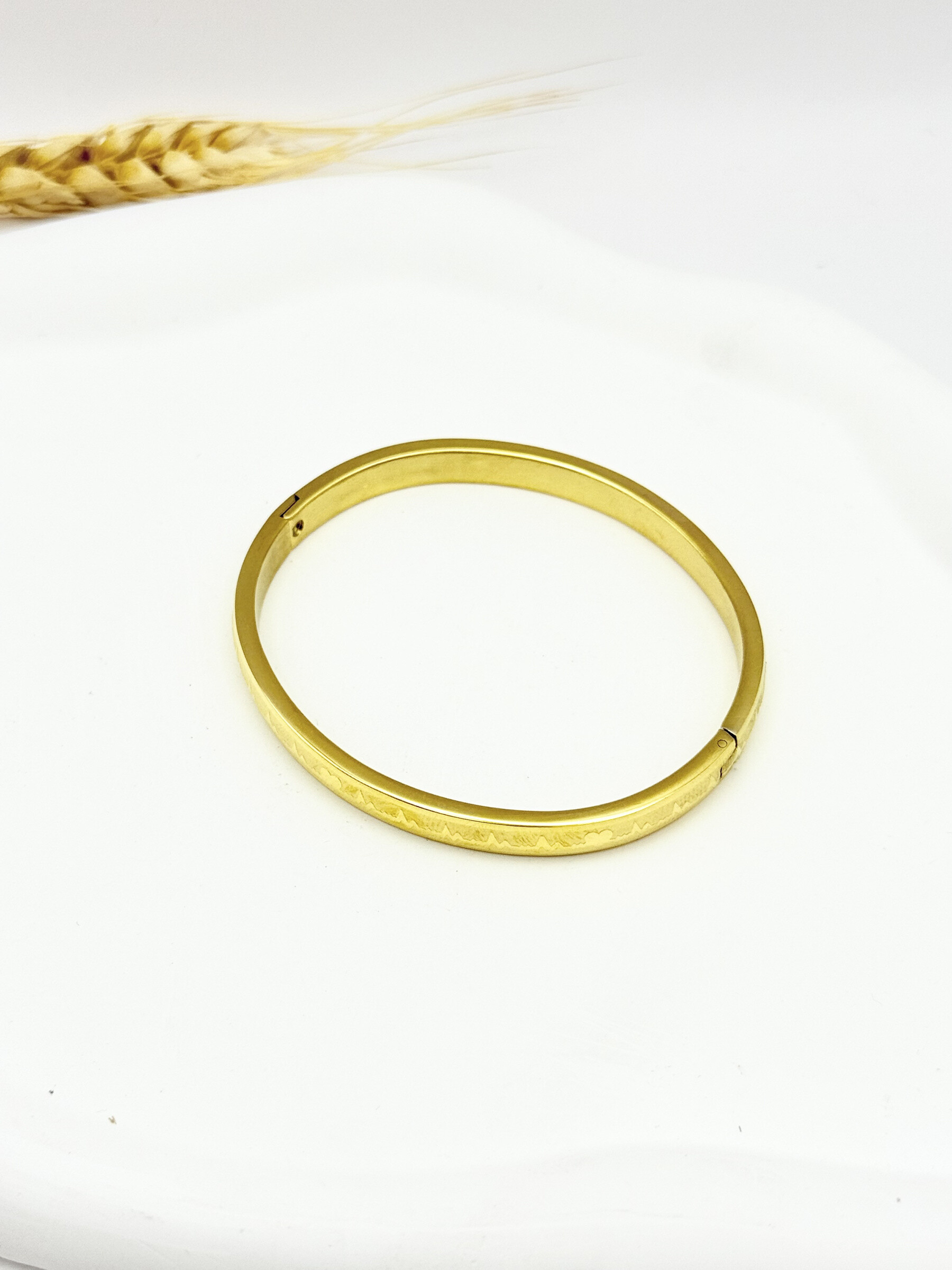 Wholesaler Ceramik - Gold stainless steel bangle bracelet - Delicate fancy engraving