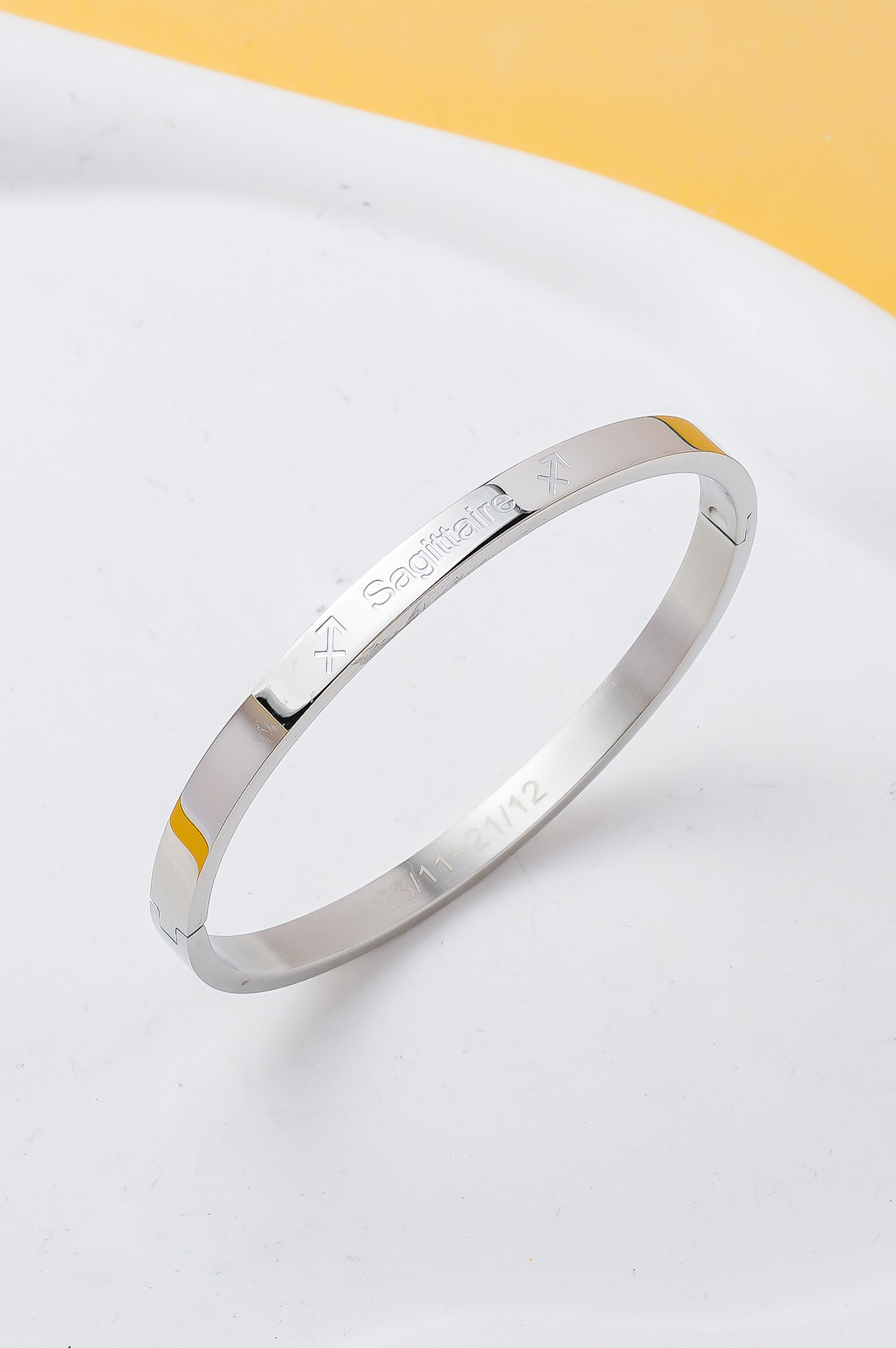 Grossiste Ceramik - Bracelet Femme Astrologie Sagittaire – Acier Inoxydable – Taille 5x6 cm – Forme Ovale – Couleur au Choix