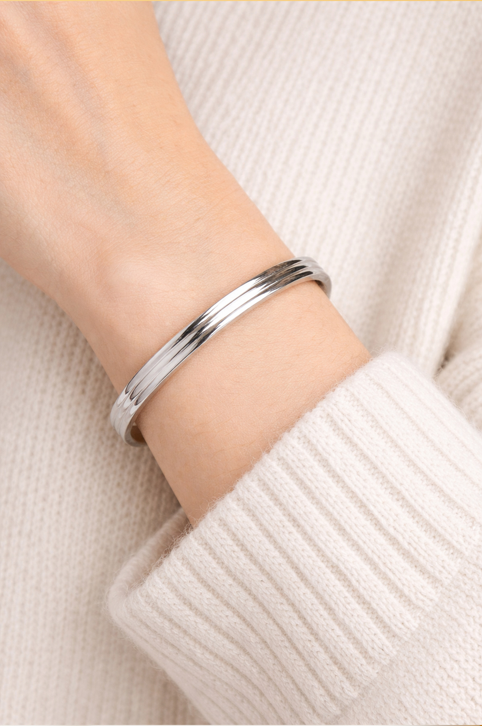 Wholesaler Ceramik - Women's silver bangle bracelet 6.2 x 5.2 cm – shiny stainless steel