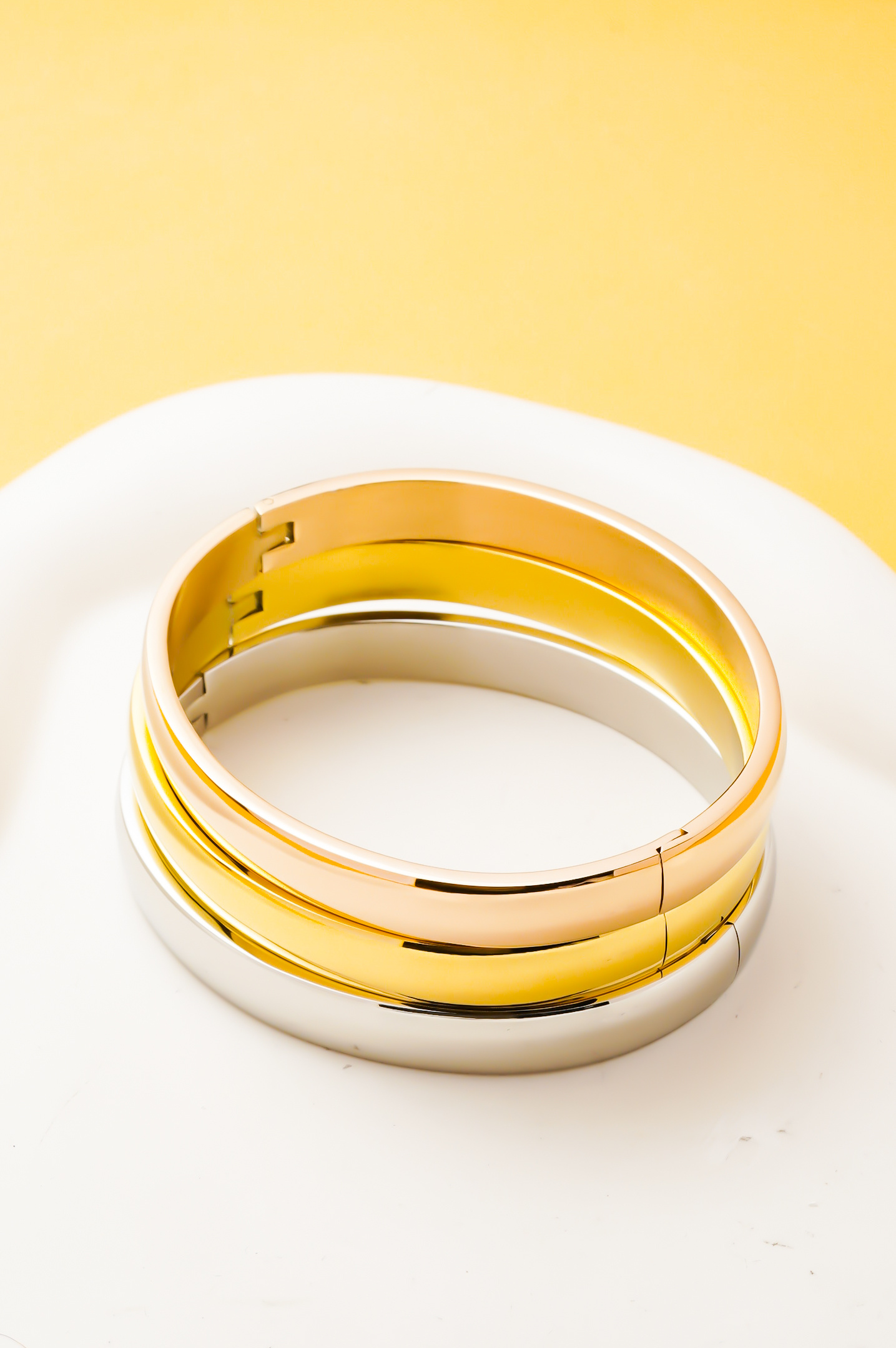 Grossiste Ceramik - Bracelet Jonc Femme Élégant – Acier Inoxydable
Épaisseur : 8 mm
Diamètre intérieur : 5 × 6 cm