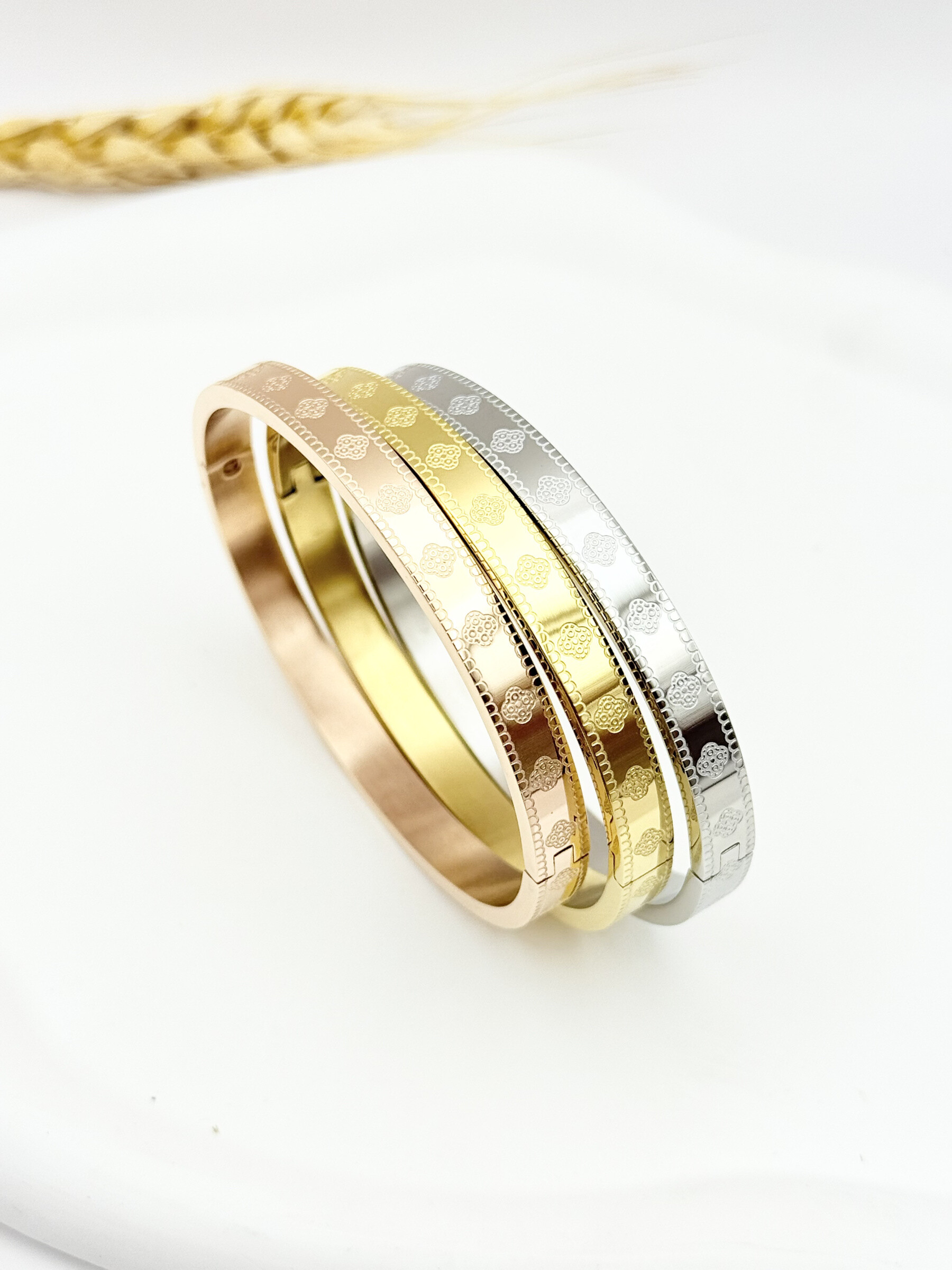 Wholesaler Ceramik - Set of 3 stainless steel bangle bracelets Elegant clover engraving