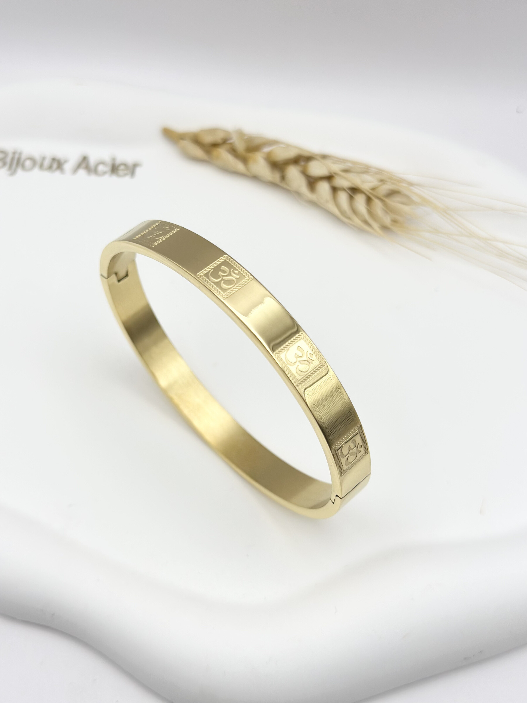 Grossiste Ceramik - Bracelet rigide en acier inoxydable – Gravure "Om" en cadre décoratif