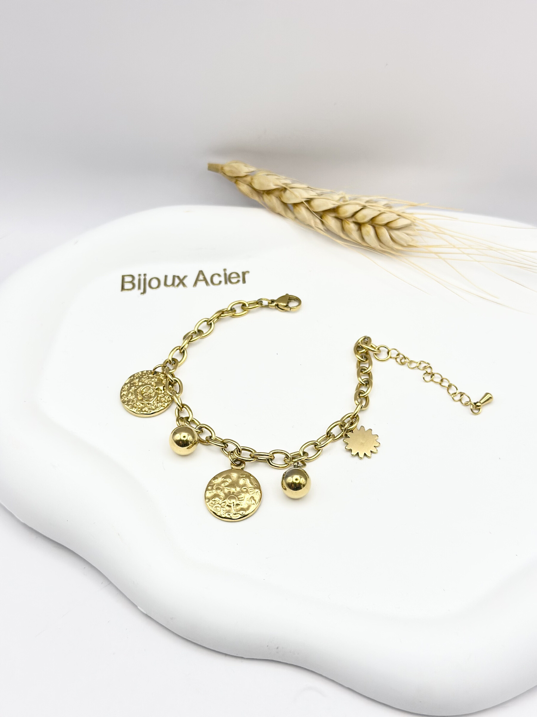 Grossiste Ceramik - Bracelet Charms Doré en Acier Inoxydable – Éclat Solaire
