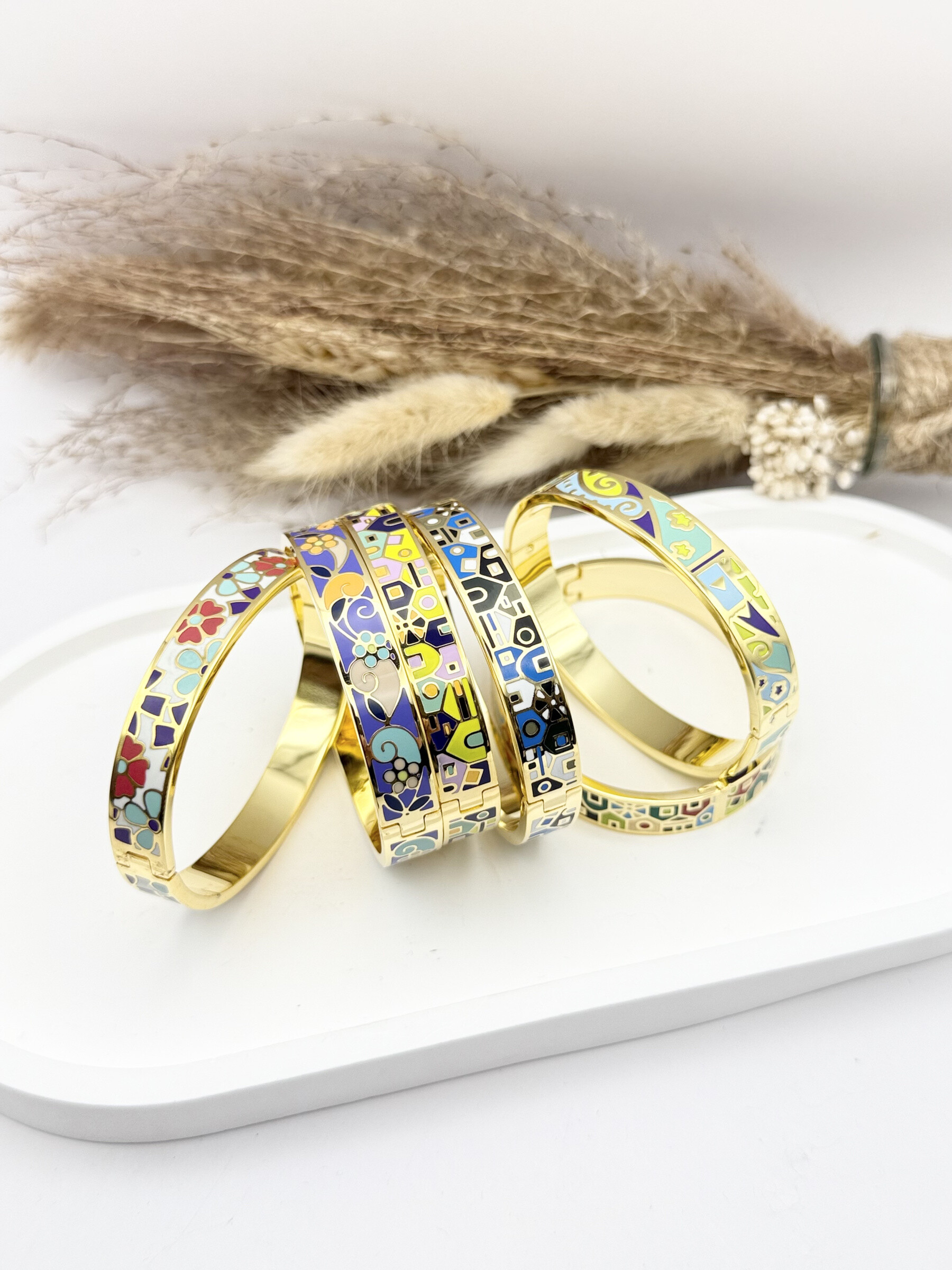 Grossista Ceramik - Set di 6 braccialetti smaltati in acciaio inossidabile venduti con cuscino di presentazione