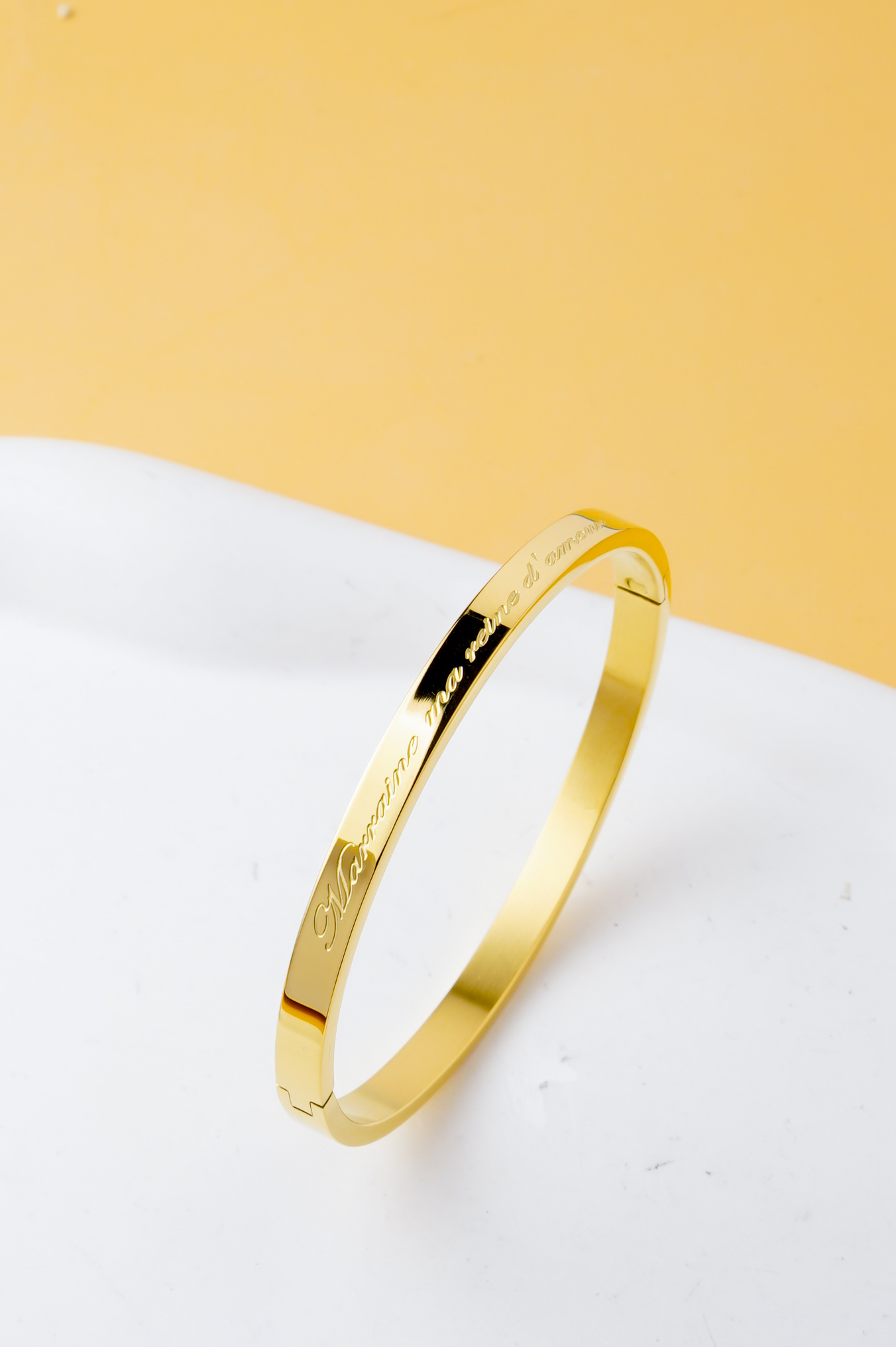 Grossiste Ceramik - Bracelet Message Femme – Acier Inoxydable | Jonc Élégant | 5.5 x 6.5 cm | Couleur au Choix- Marriaine ma reine d'amour