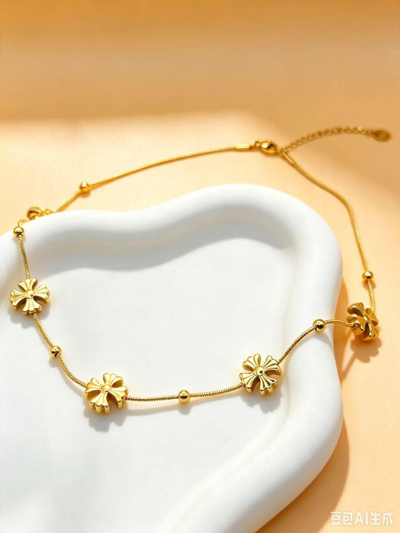 Grossiste Ceramik - Collier fleurs croisées fantaisie doré chaîne serpent