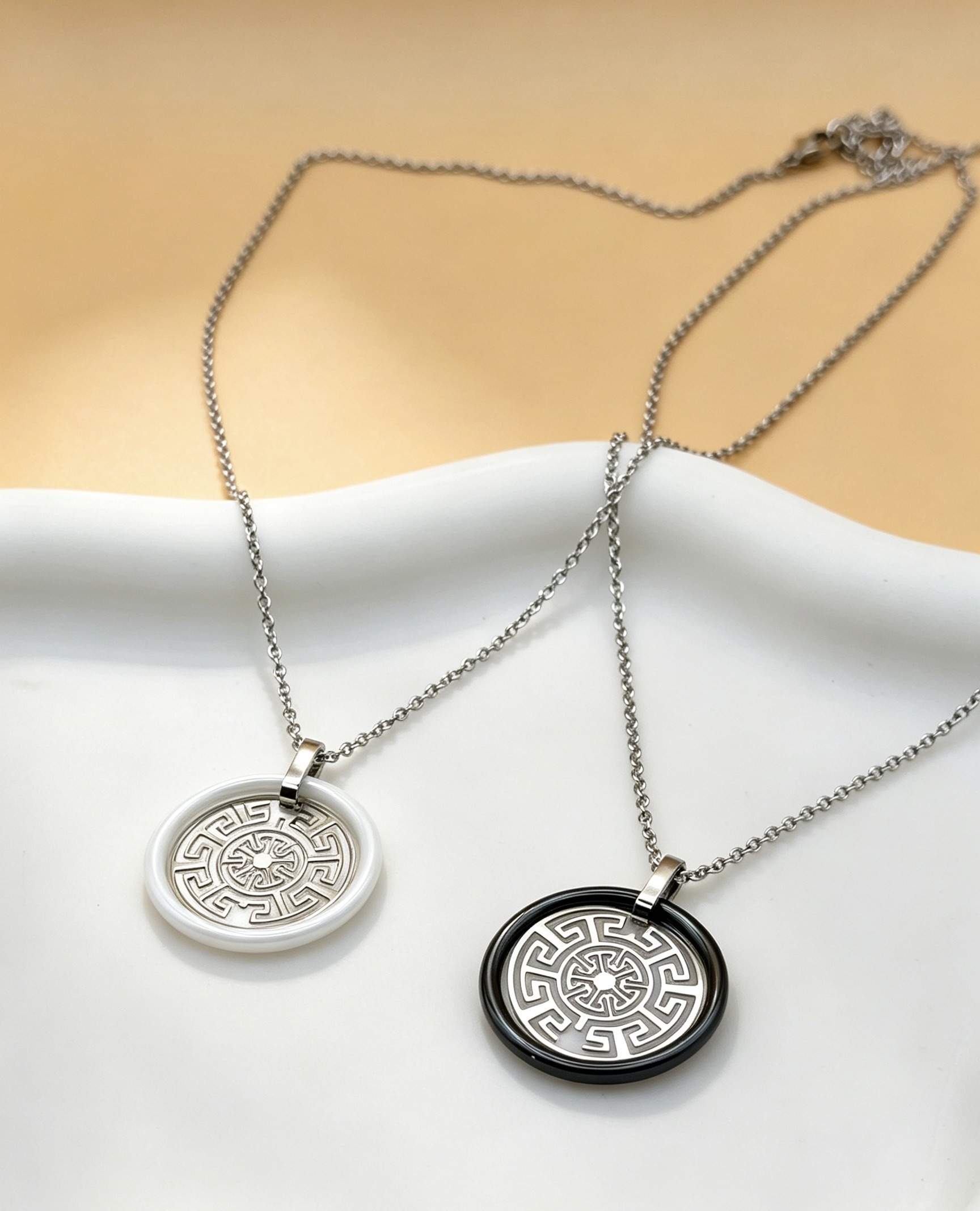Grossista Ceramik - Collana con design geometrico in acciaio inossidabile e ceramica
